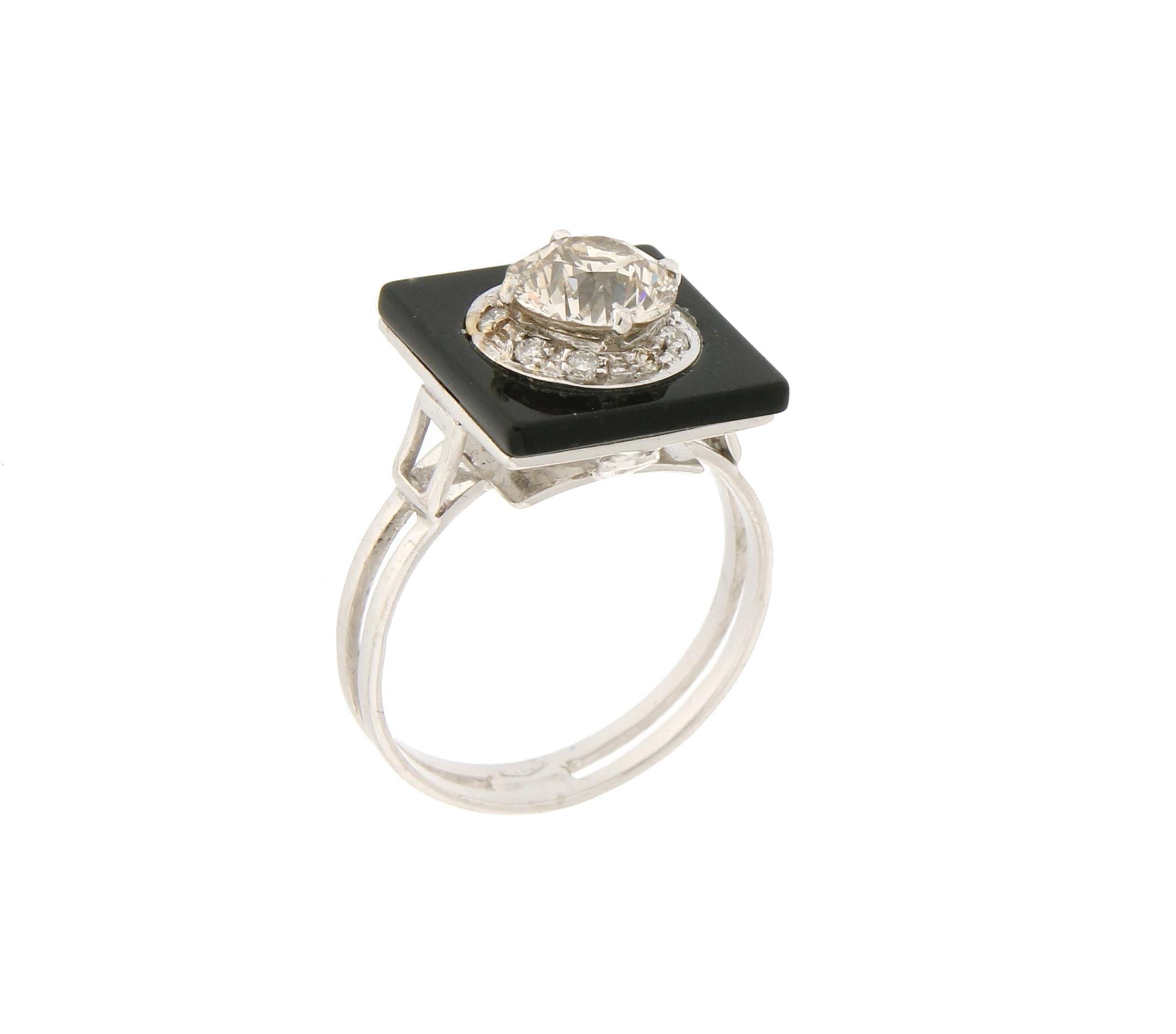 Handcraft Onyx 18 Karat White Gold Diamonds Cocktail Ring For Sale 1