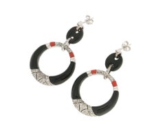 Boucles d'oreilles pendantes en onyx, or blanc 18 carats, diamants et corail Handcraft