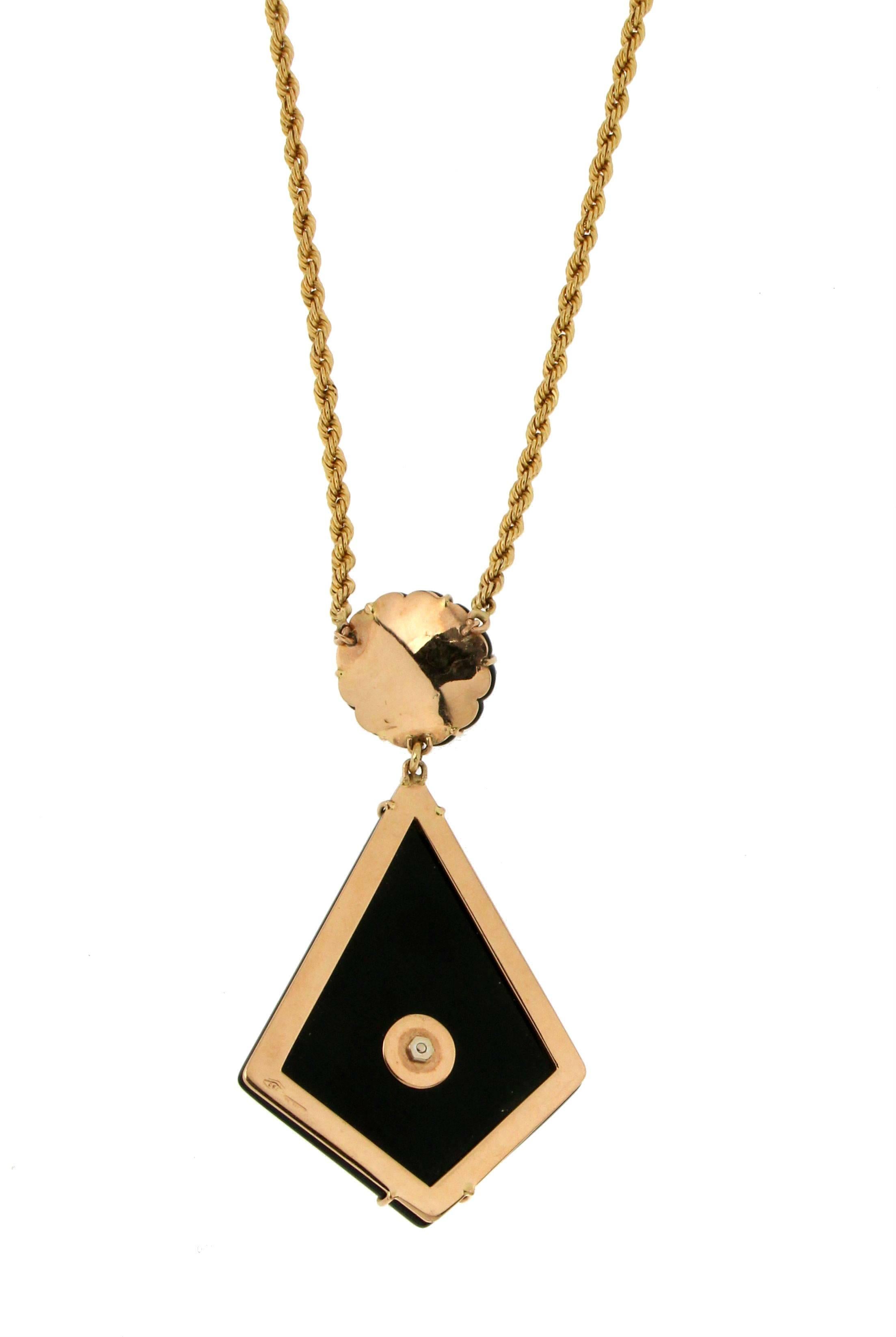 Collana con ciondolo di smeraldo in oro giallo e bianco 18 carati con diamanti, realizzata a mano. In condizioni Nuovo in vendita a Marcianise, IT