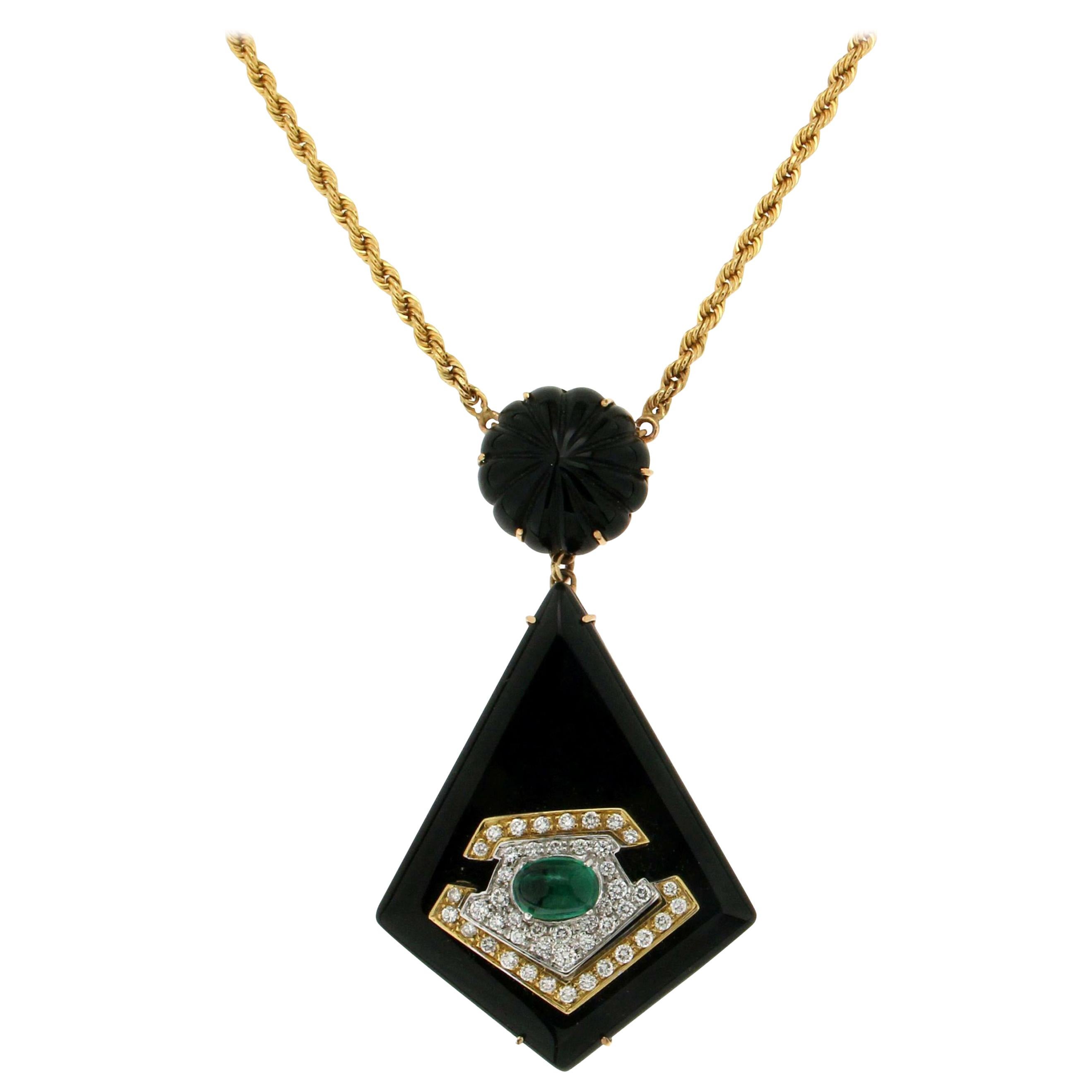 Collier pendentif artisanal en onyx, or jaune et blanc 18 carats, diamants et émeraudes