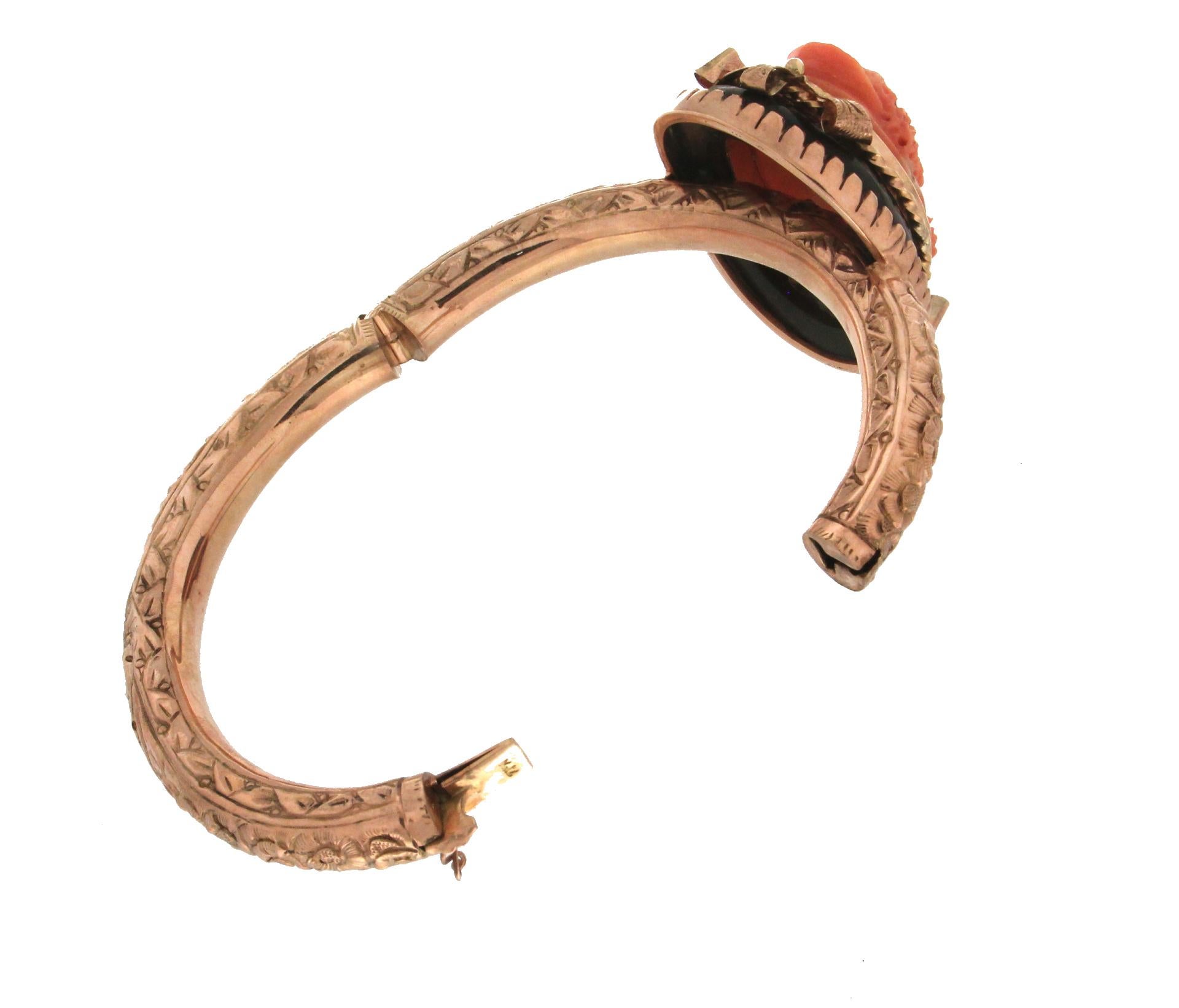 Handcraft Onyx 9 Karat Yellow Gold Coral Bangle Bracelet In New Condition In Marcianise, IT