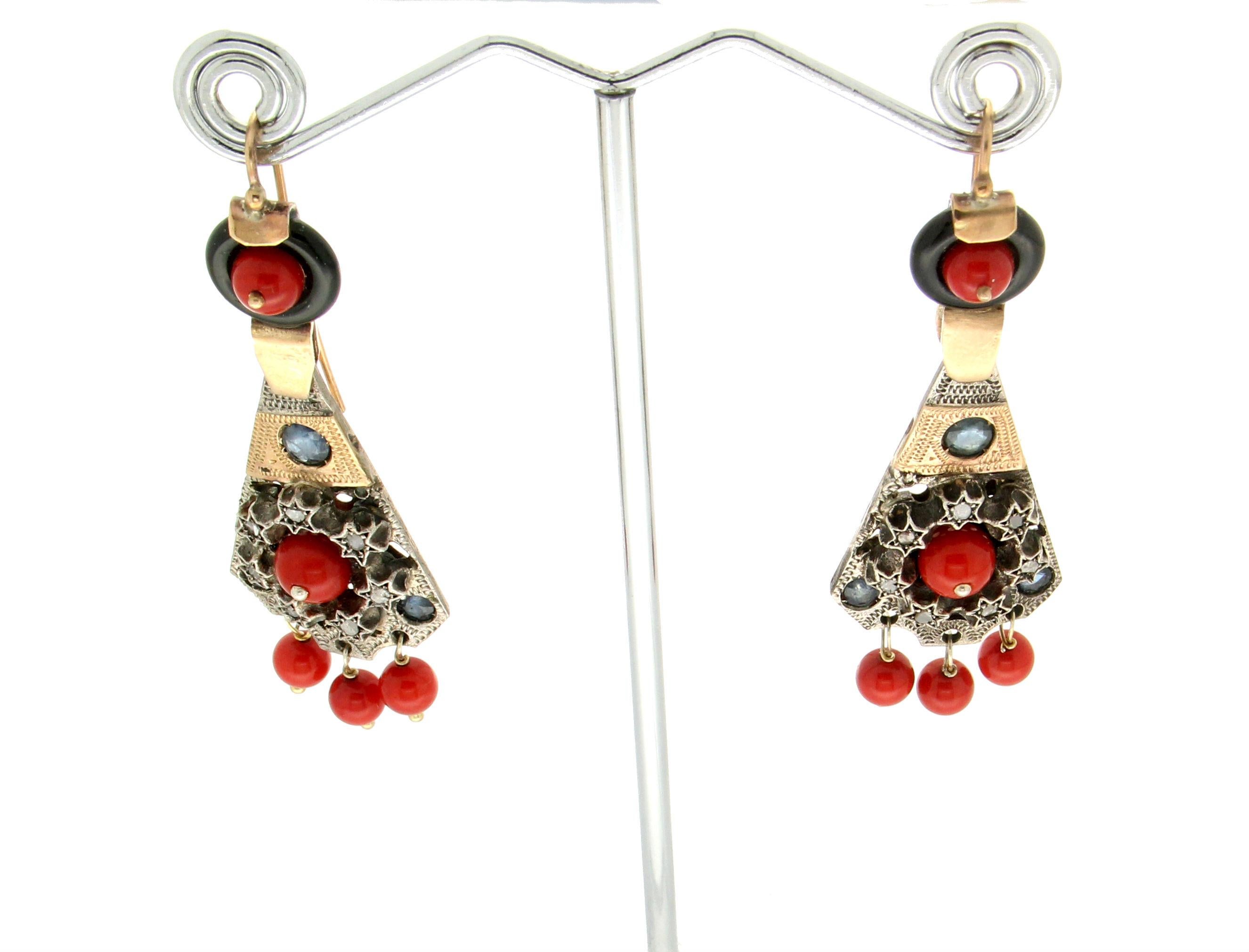 Handcraft Onyx 9 Karat Yellow Gold Diamonds Sapphire Coral Dangle Earrings In New Condition For Sale In Marcianise, IT