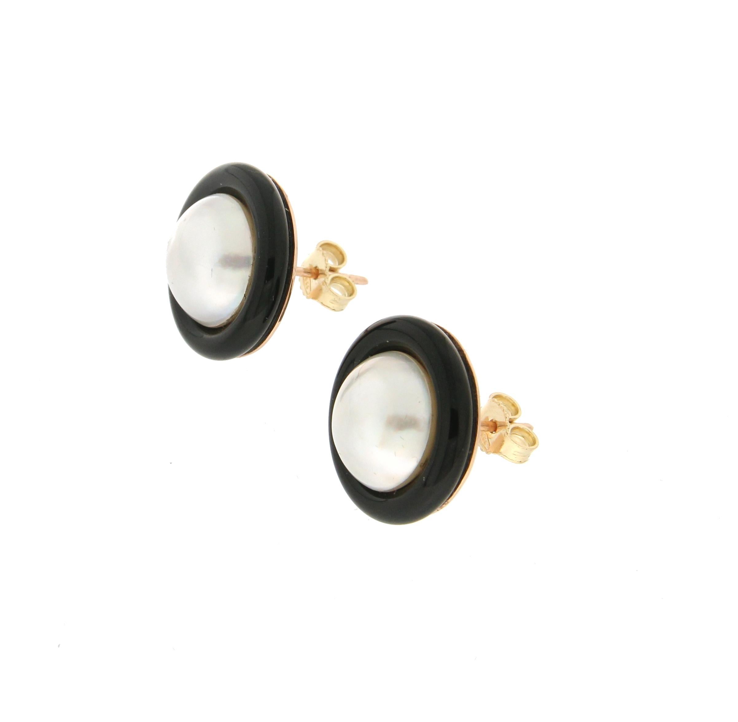 Artisan Handcraft Onyx 9 Karat Yellow Gold Mother of Pearls Stud Earrings