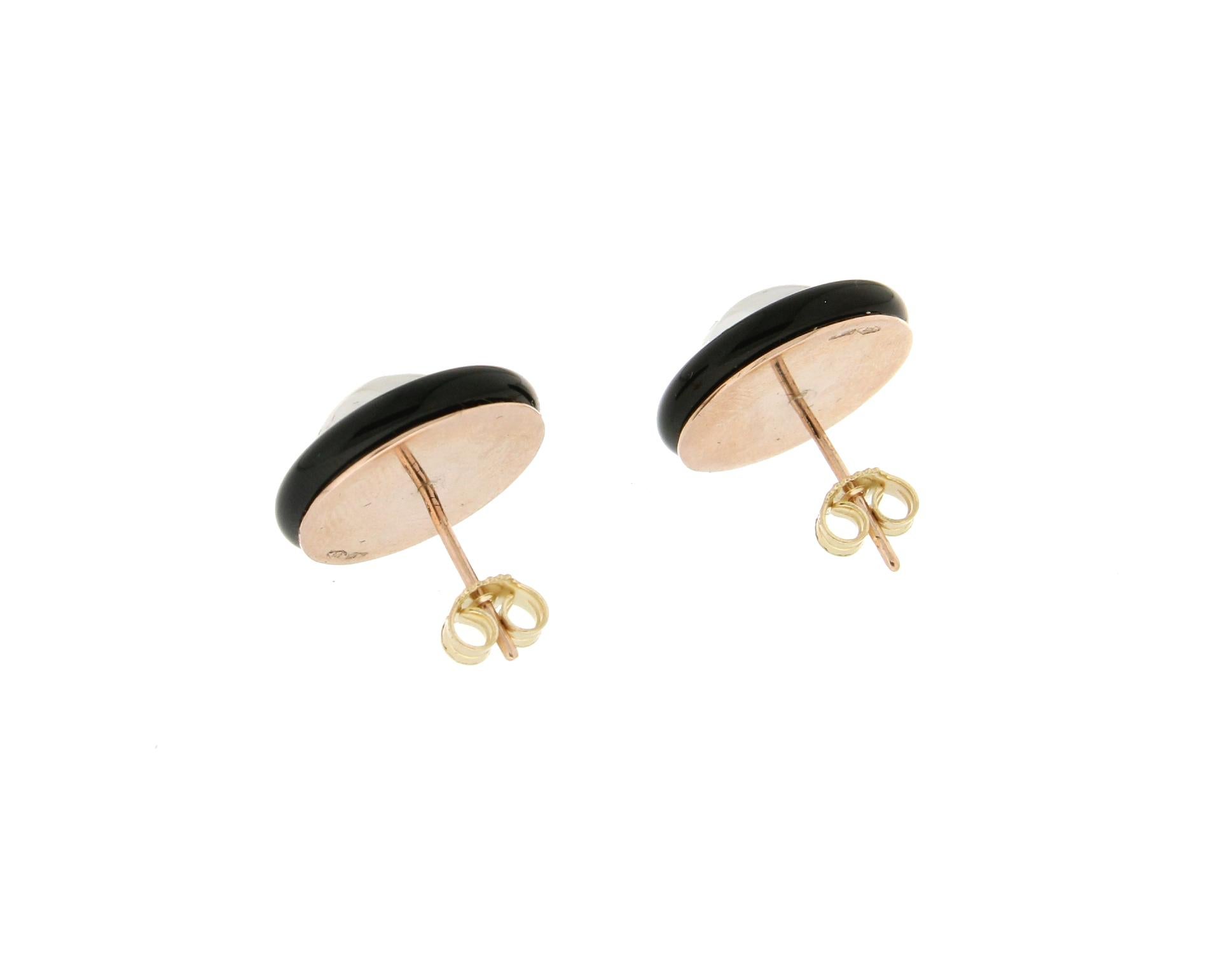 Handcraft Onyx 9 Karat Yellow Gold Mother of Pearls Stud Earrings In New Condition In Marcianise, IT