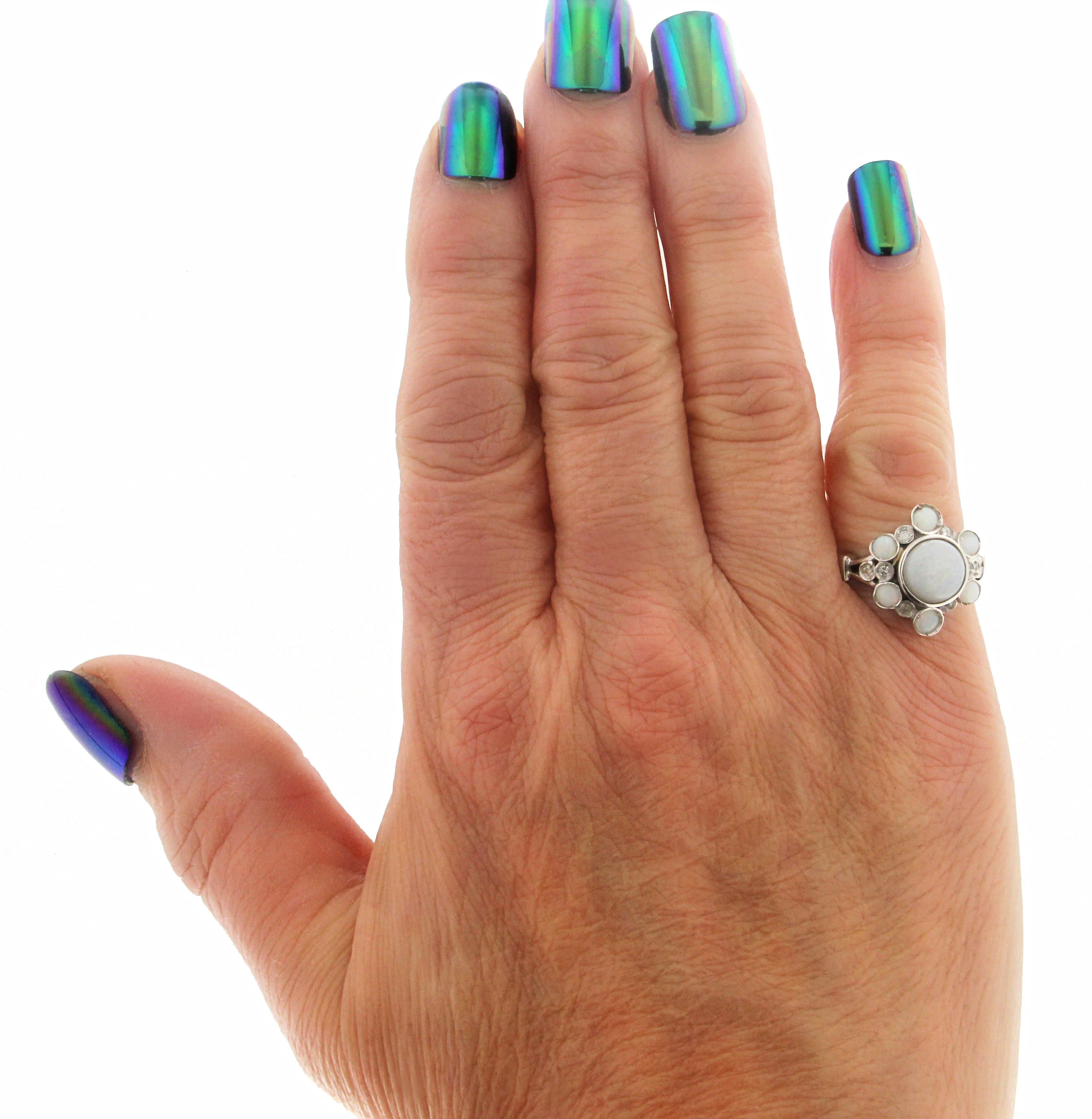 Handcraft Opal 18 Karat Weißgold Diamanten Cocktail Ring im Angebot 3