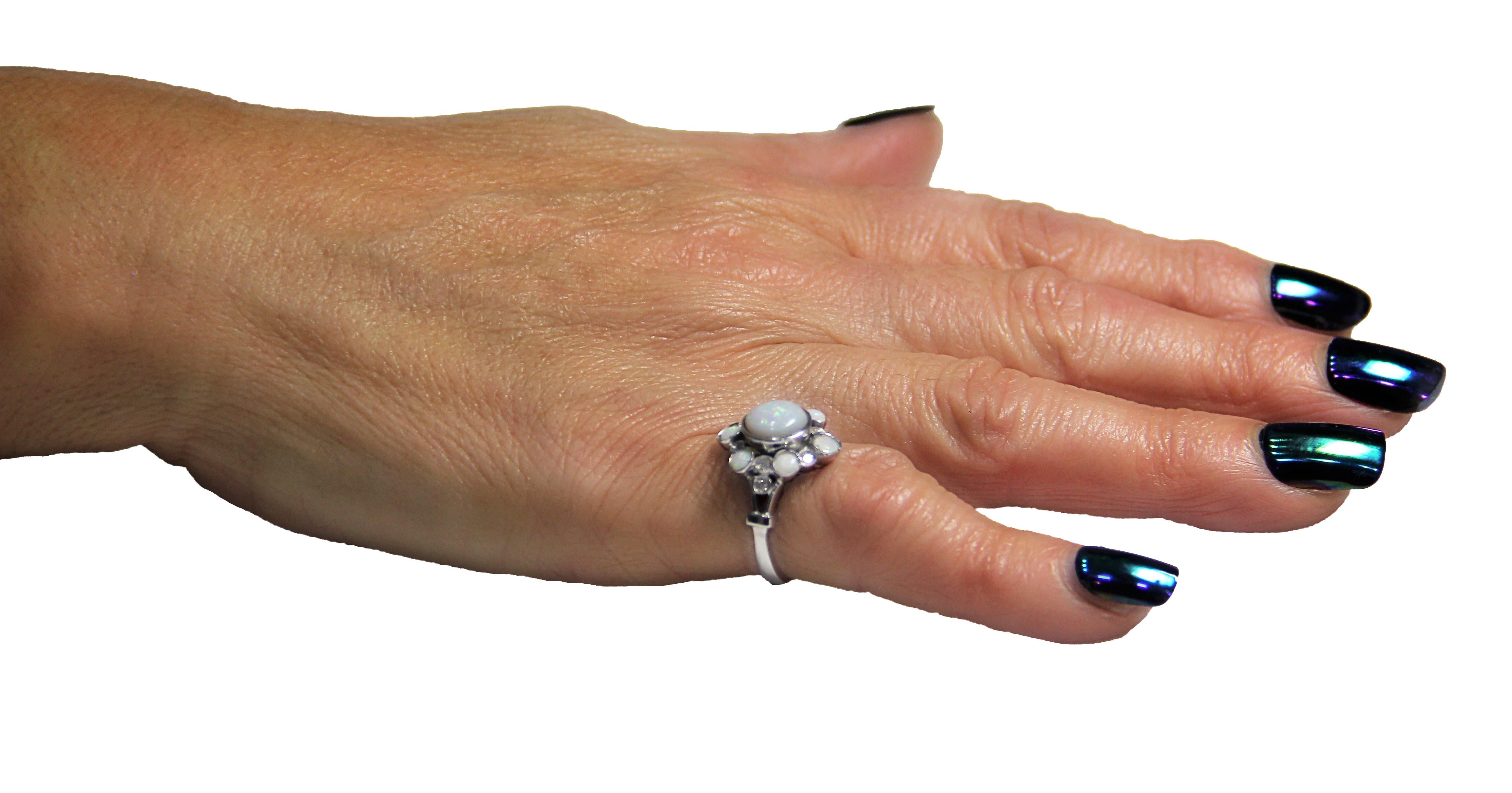 Handcraft Opal 18 Karat Weißgold Diamanten Cocktail Ring im Angebot 5
