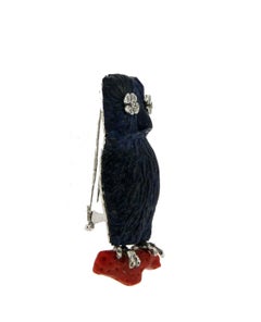 Broche hibou artisanale en or blanc 18 carats, lapis, diamants et corail