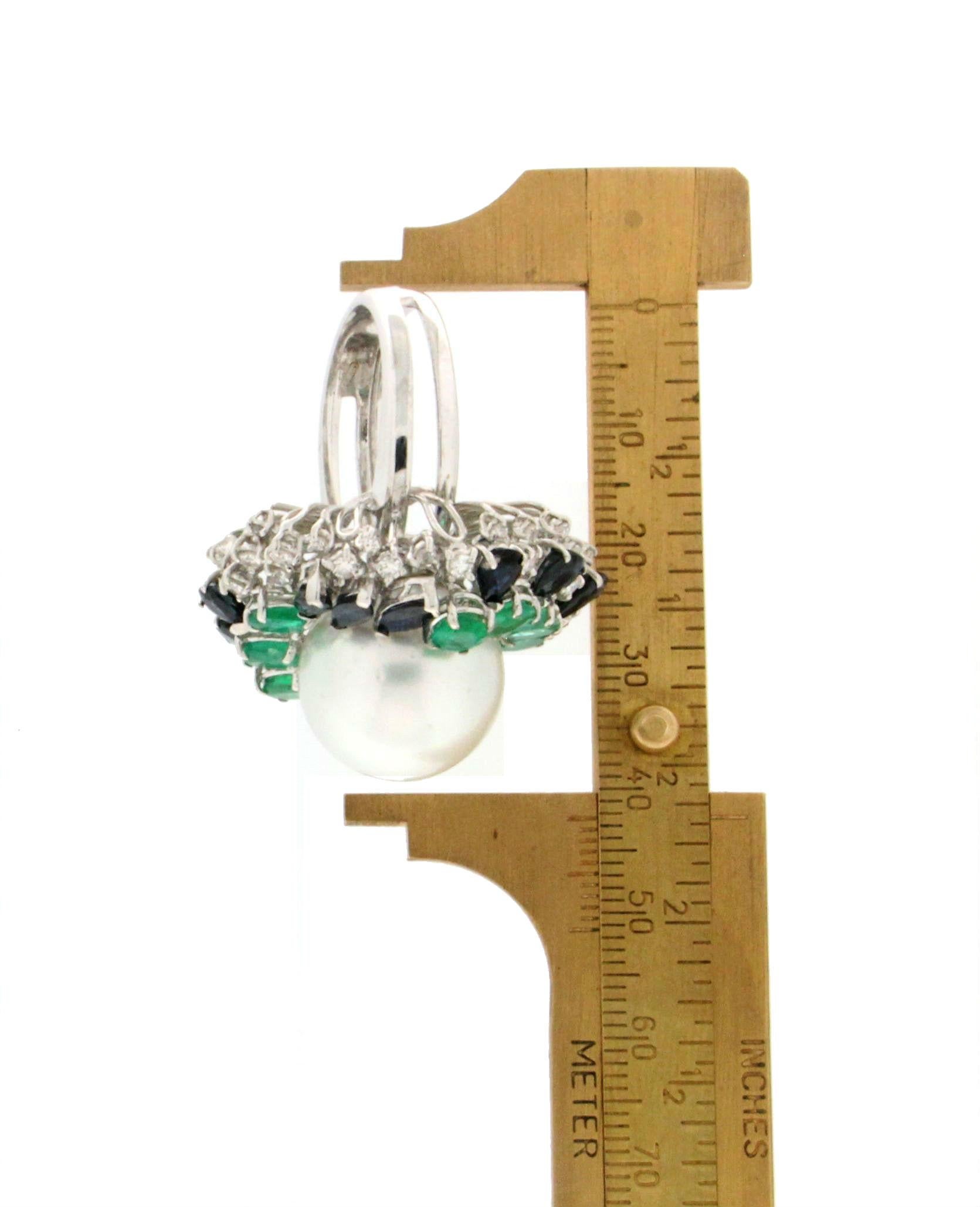 Handcraft Pearl 18 Karat White Gold Sapphires Emeralds Diamonds Cocktail Ring For Sale 4
