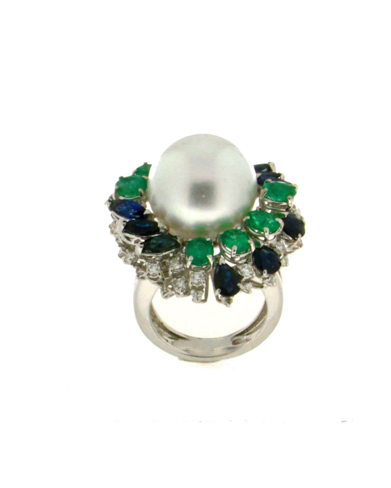 Women's or Men's Handcraft Pearl 18 Karat White Gold Sapphires Emeralds Diamonds Cocktail Ring For Sale