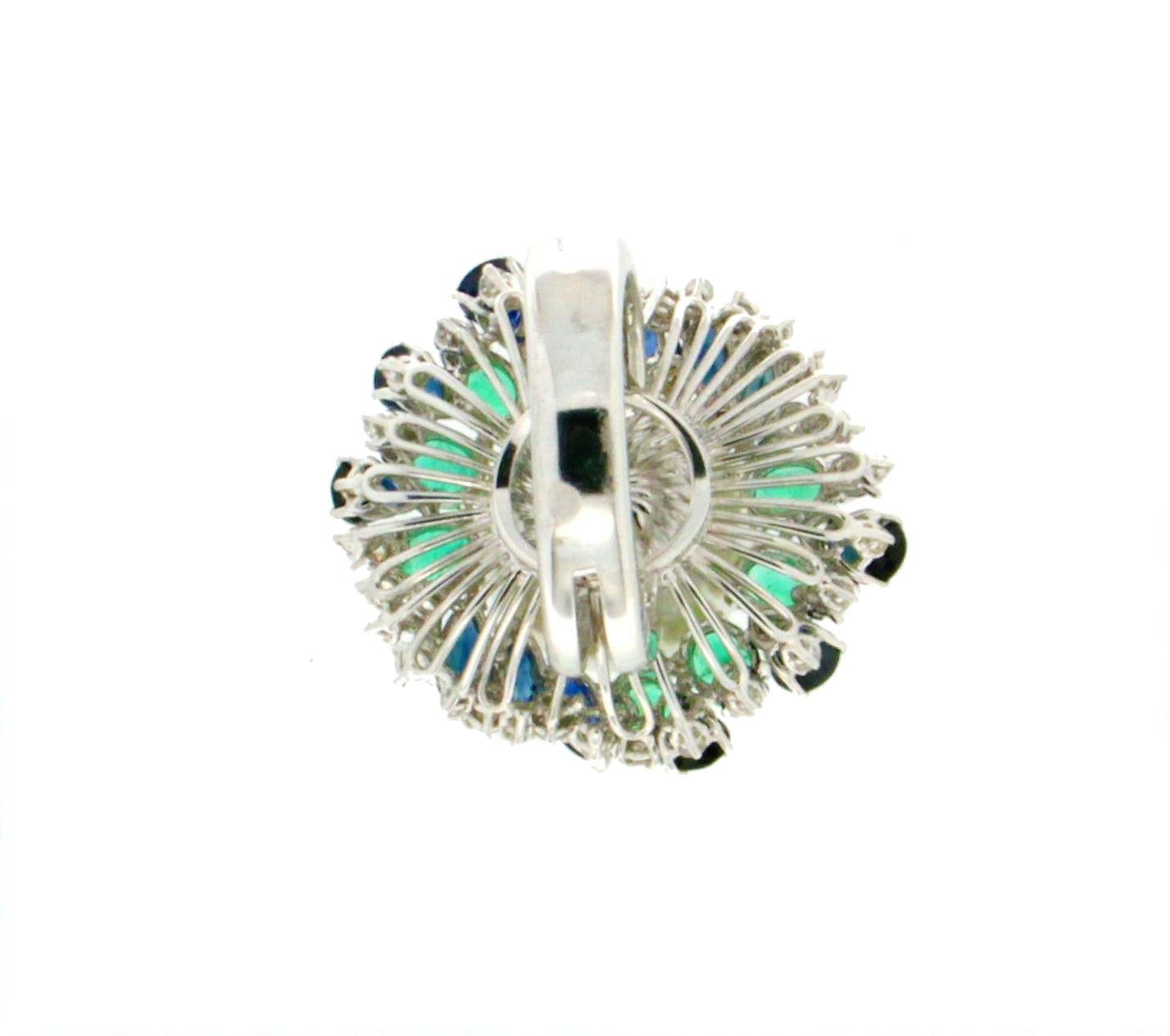 Handcraft Pearl 18 Karat White Gold Sapphires Emeralds Diamonds Cocktail Ring For Sale 3