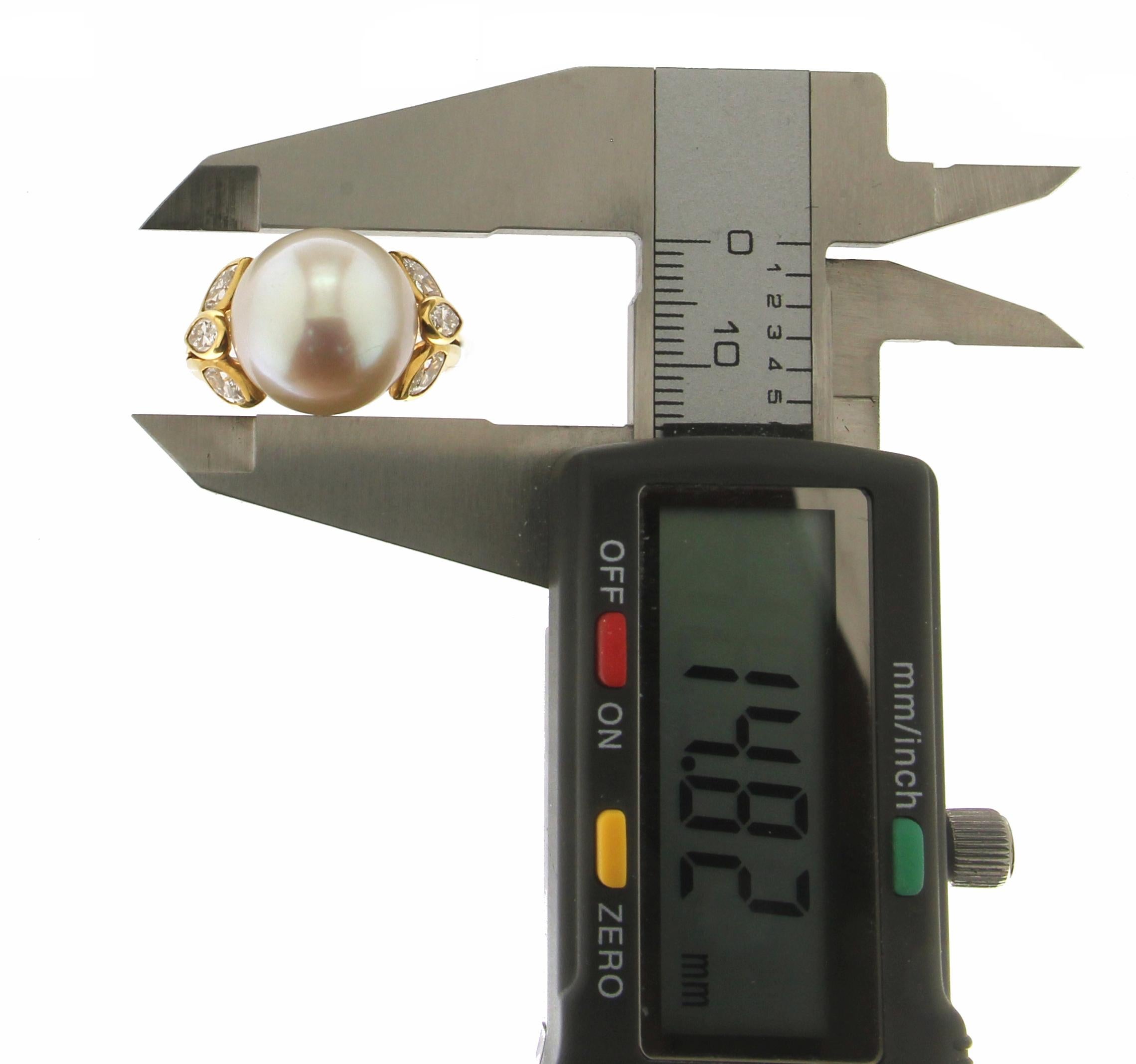 Handcraft Pearl 18 Karat Yellow Gold Diamonds Cocktail Ring In New Condition For Sale In Marcianise, IT
