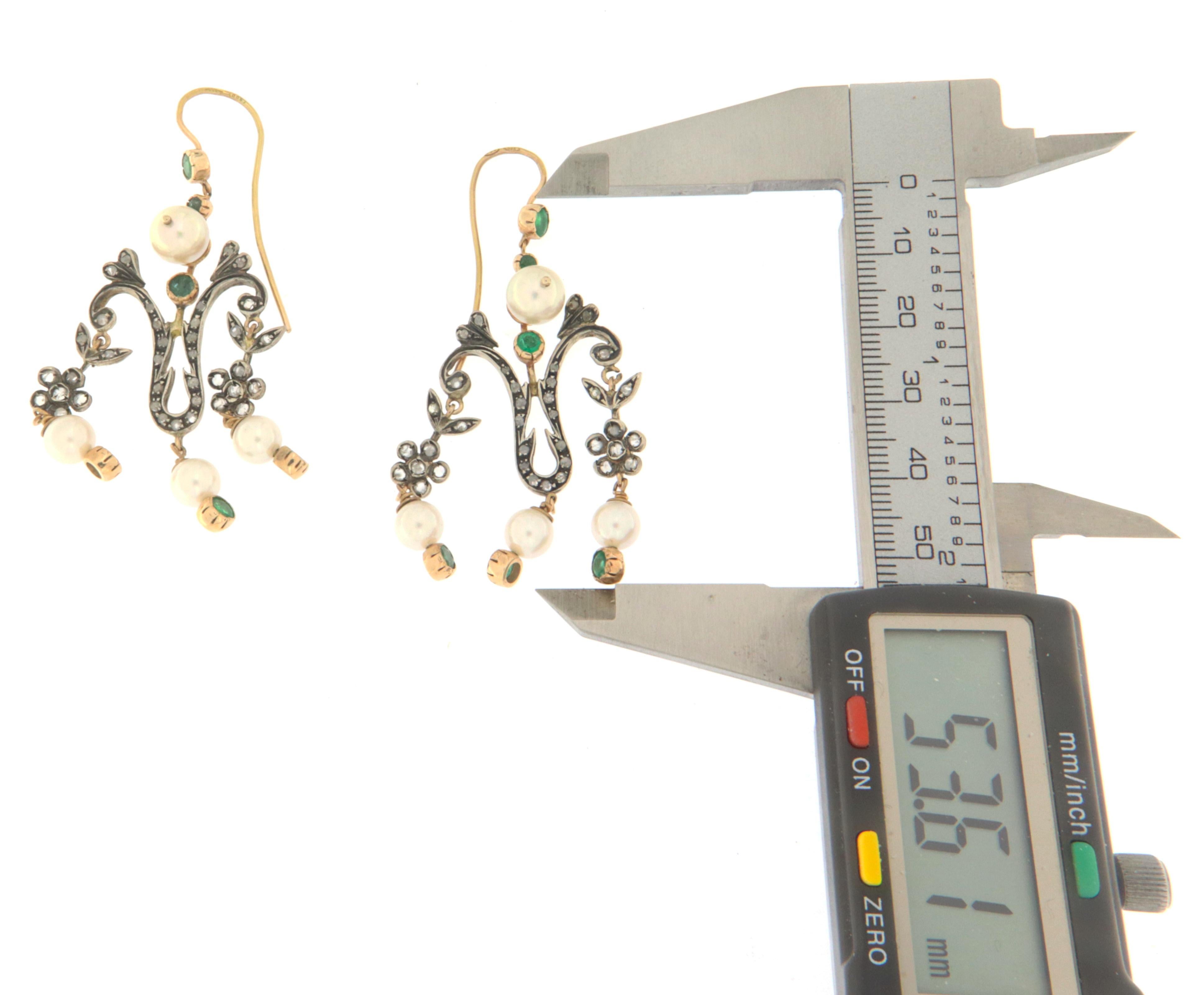 Pendientes artesanales de oro amarillo de 14 quilates con perlas, diamantes y esmeraldas Artesano en venta