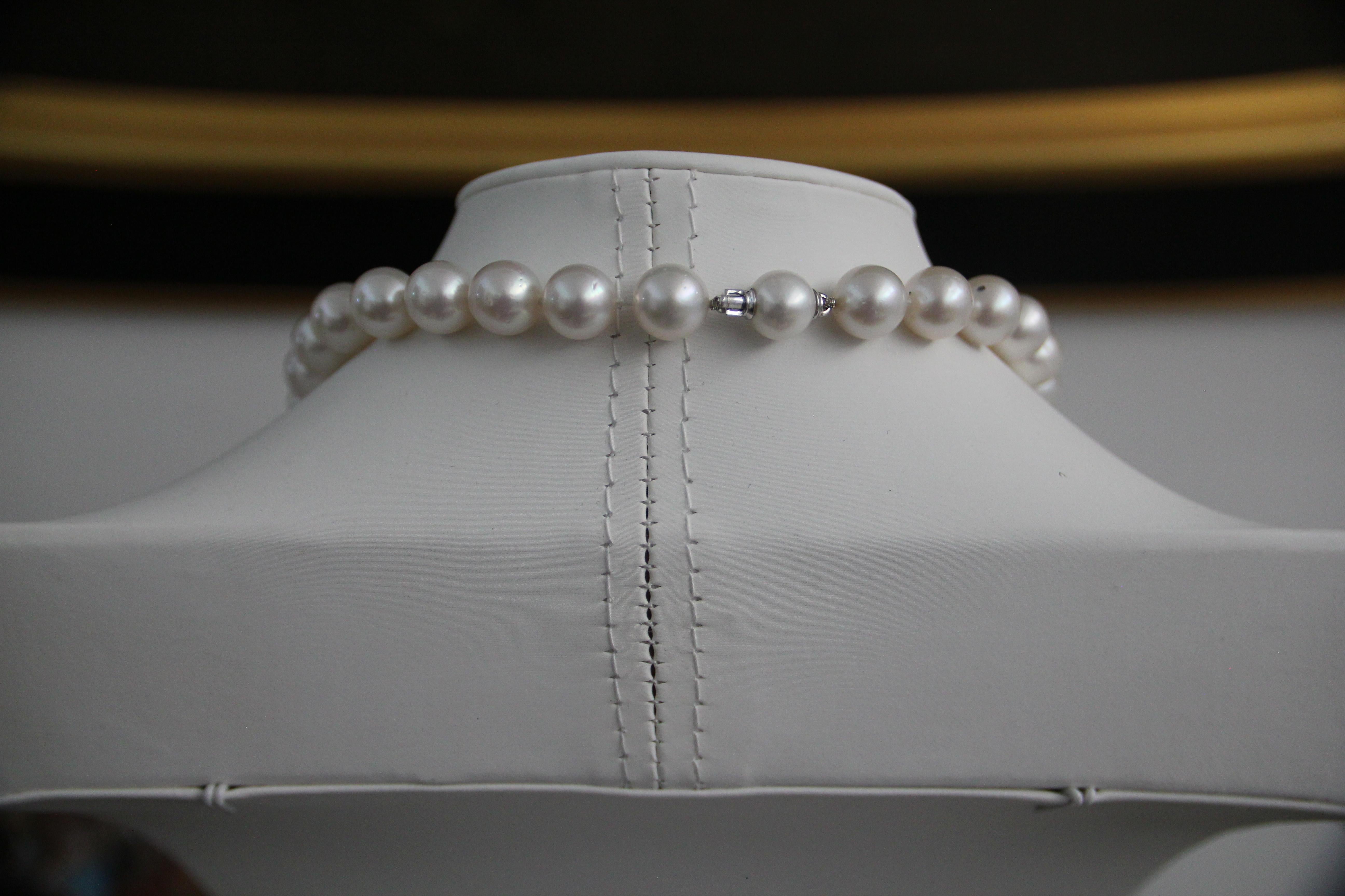 Handcraft Pearls 18 Karat White Gold Diamonds Coral Choker Necklace For Sale 2