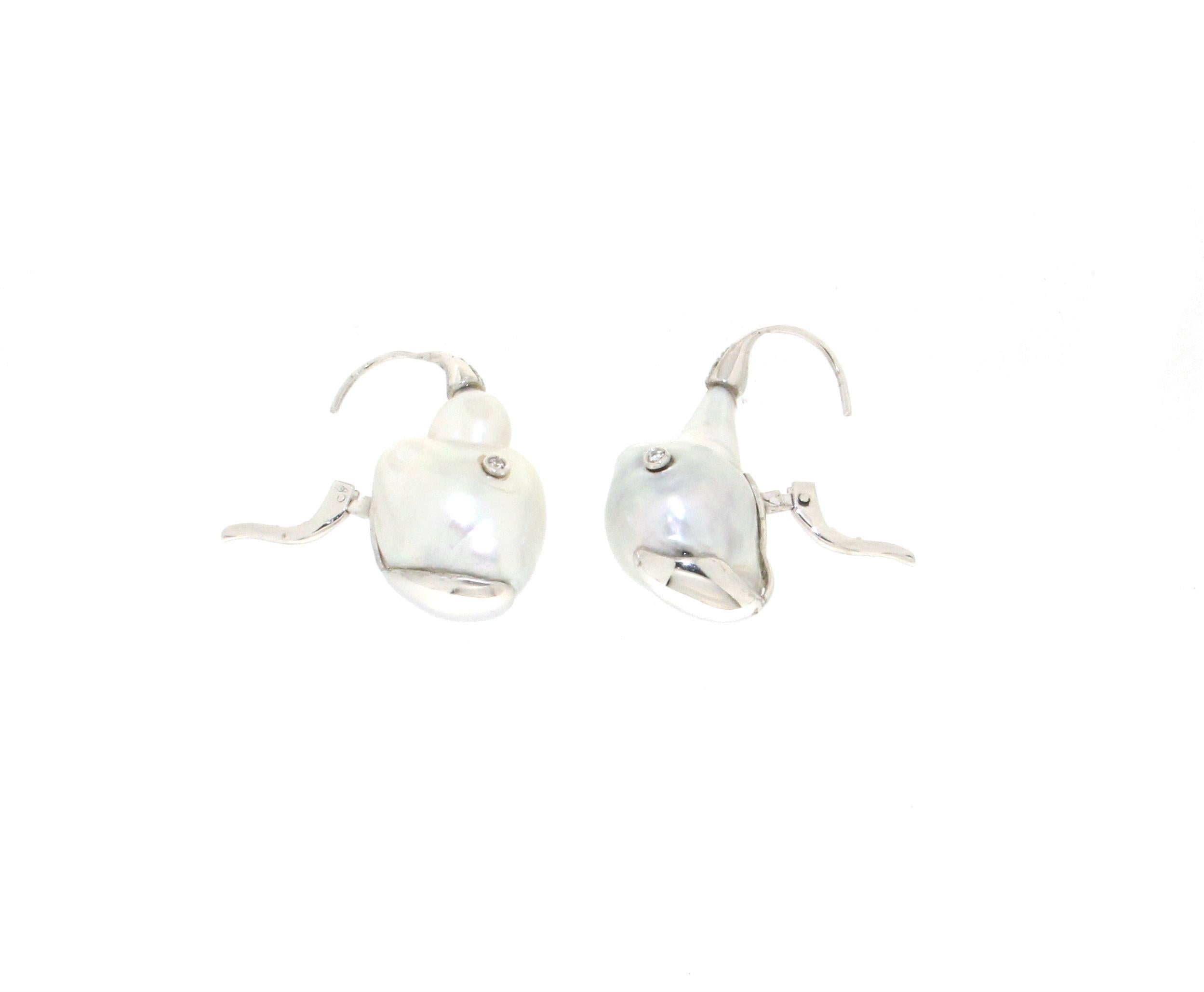Boucles d'oreilles pendantes artisanales en or blanc 18 carats avec perles baroques australiennes et diamants Neuf - En vente à Marcianise, IT