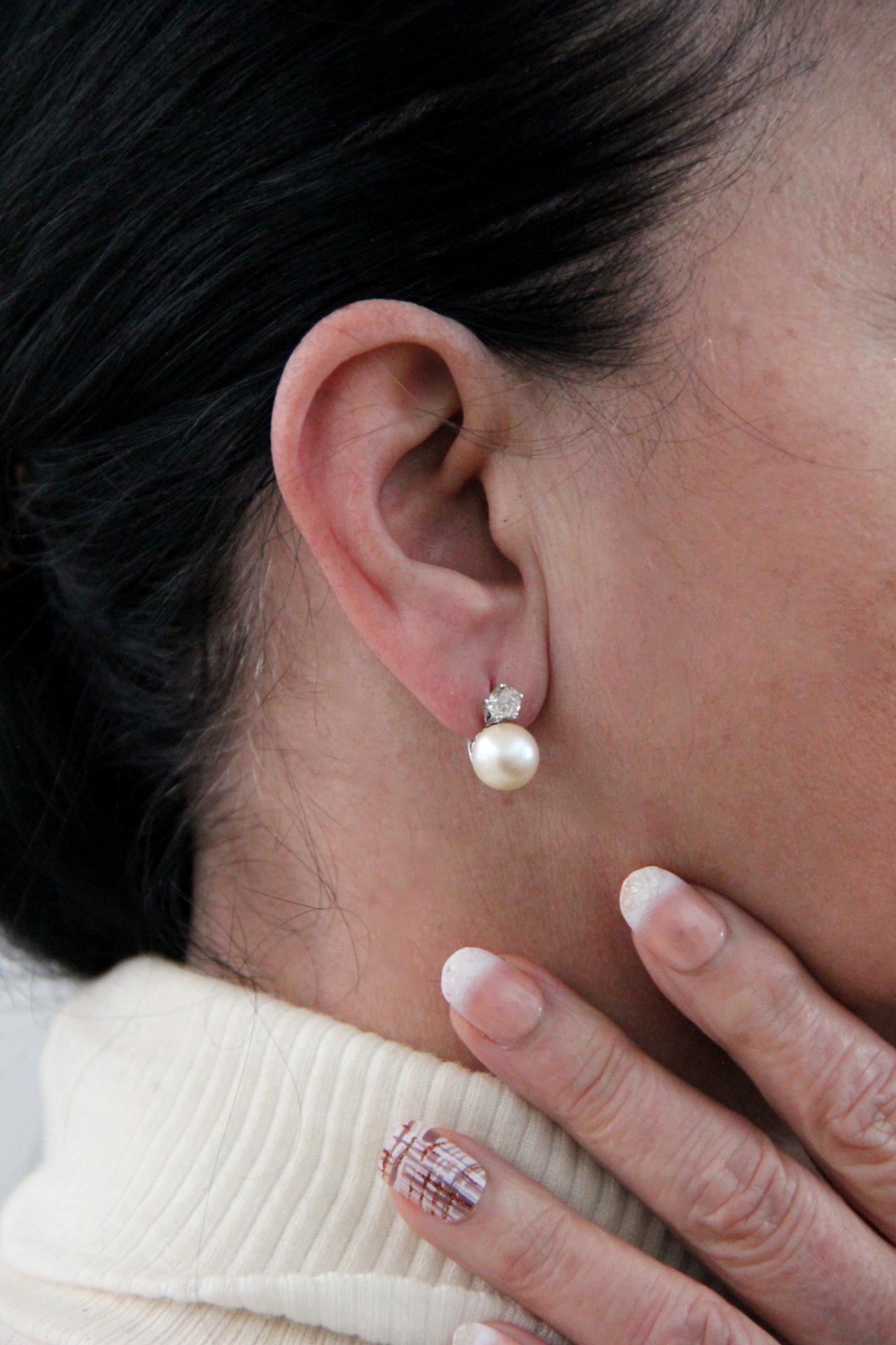 Women's or Men's Handcraft Pearls 18 Karat White Gold Diamonds Stud Earrings