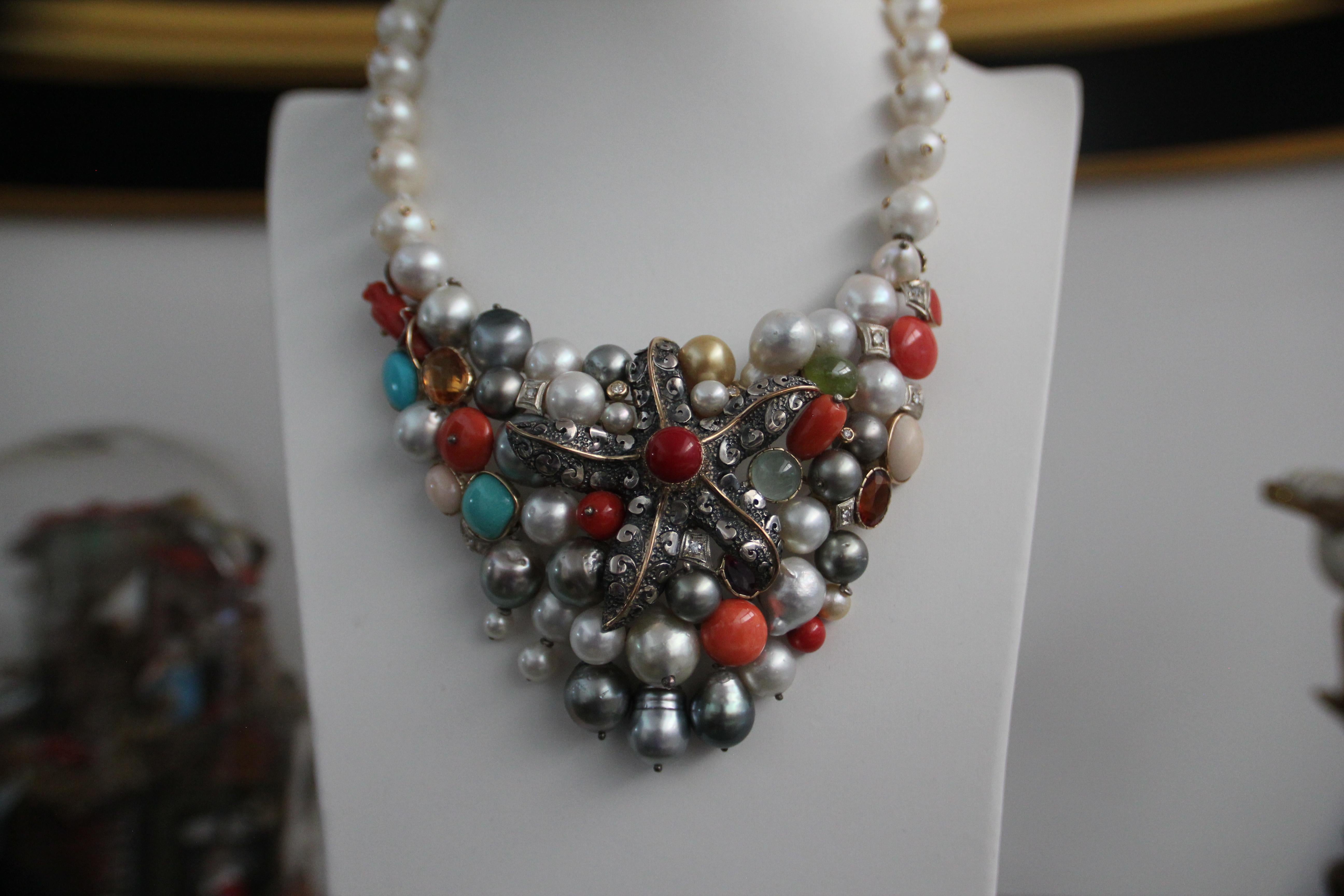 Collier ras du cou artisanal en or jaune 14 carats avec perles, corail et turquoises en vente 3