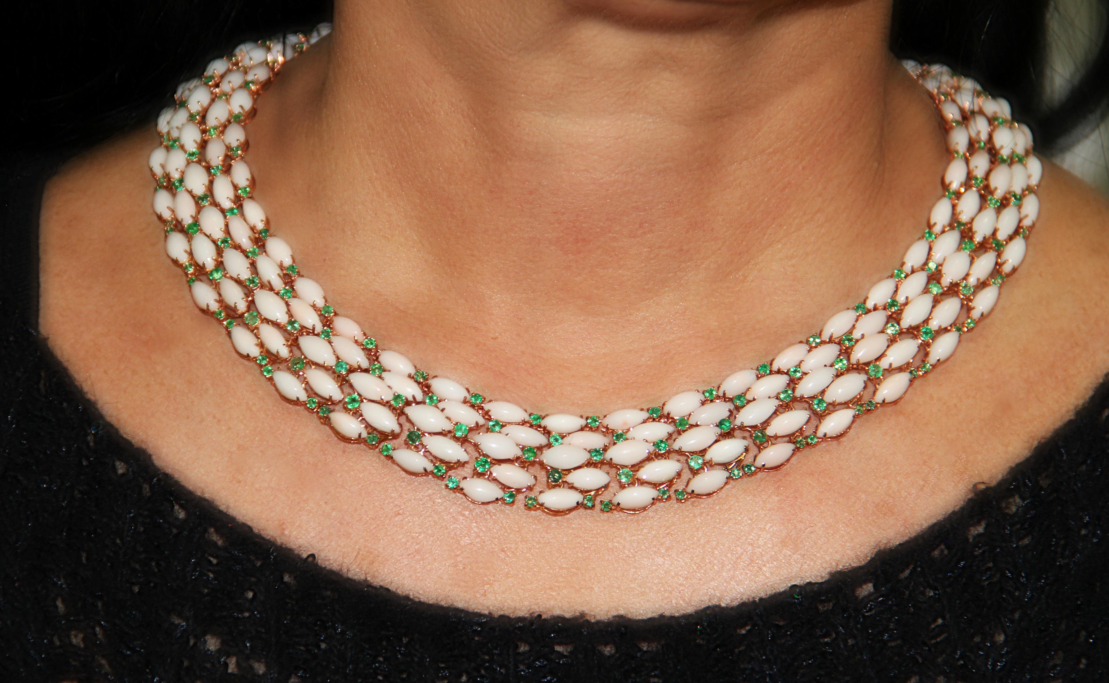 Women's Handcraft Pink Coral 14 Karat Yellow Gold Emeralds Choker Necklace For Sale