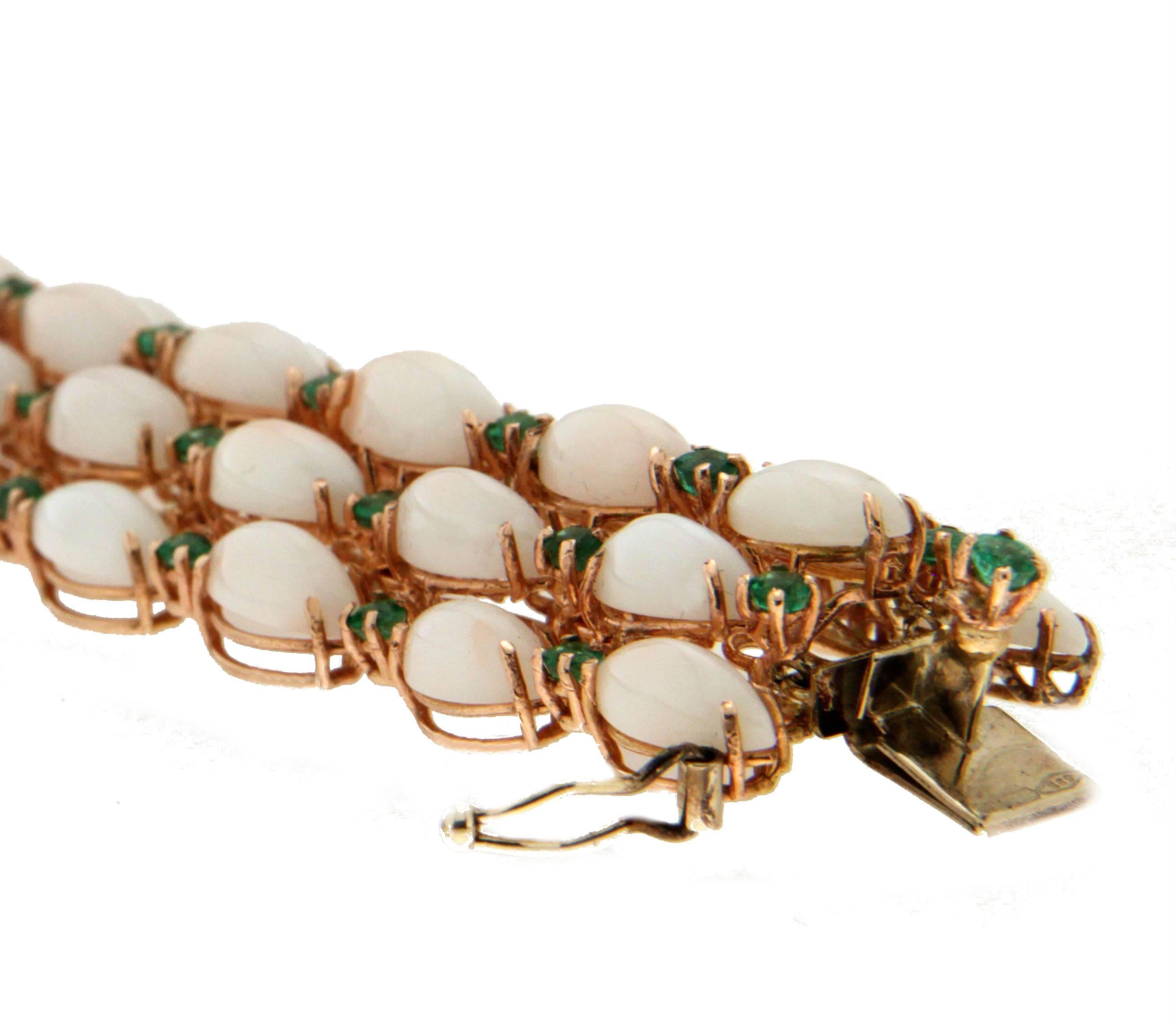 Handcraft Pink Coral 14 Karat Yellow Gold Emeralds Cuff Bracelet For Sale 2
