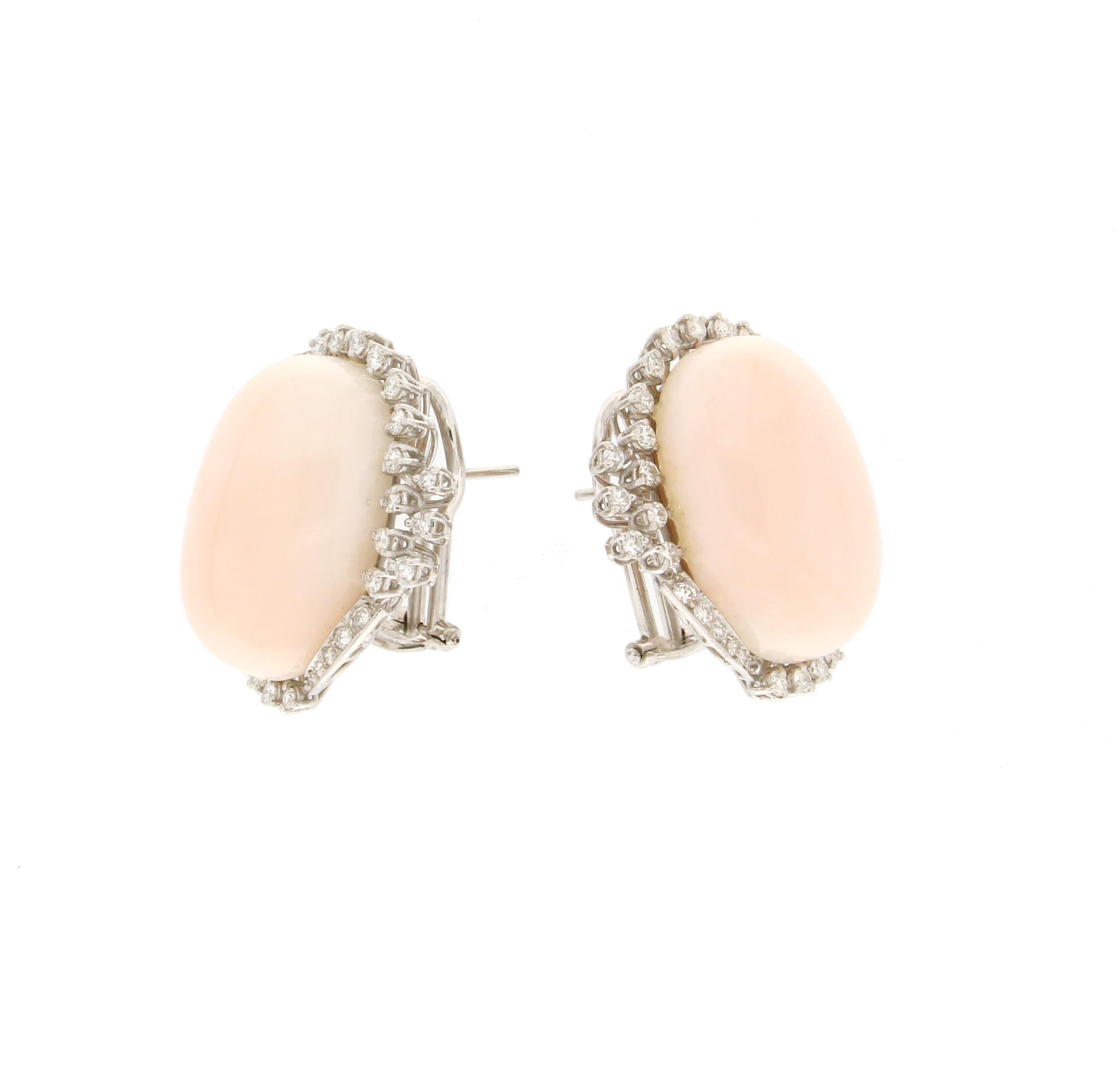 Handcraft Pink Coral 18 Karat White Gold Diamonds Stud Earrings In New Condition For Sale In Marcianise, IT