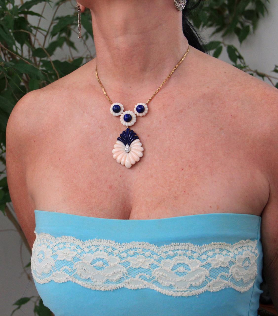 Halskette mit Lapislazuli-Anhänger, rosa Koralle 18 Karat Gelbgold Diamanten handgefertigt im Angebot 3