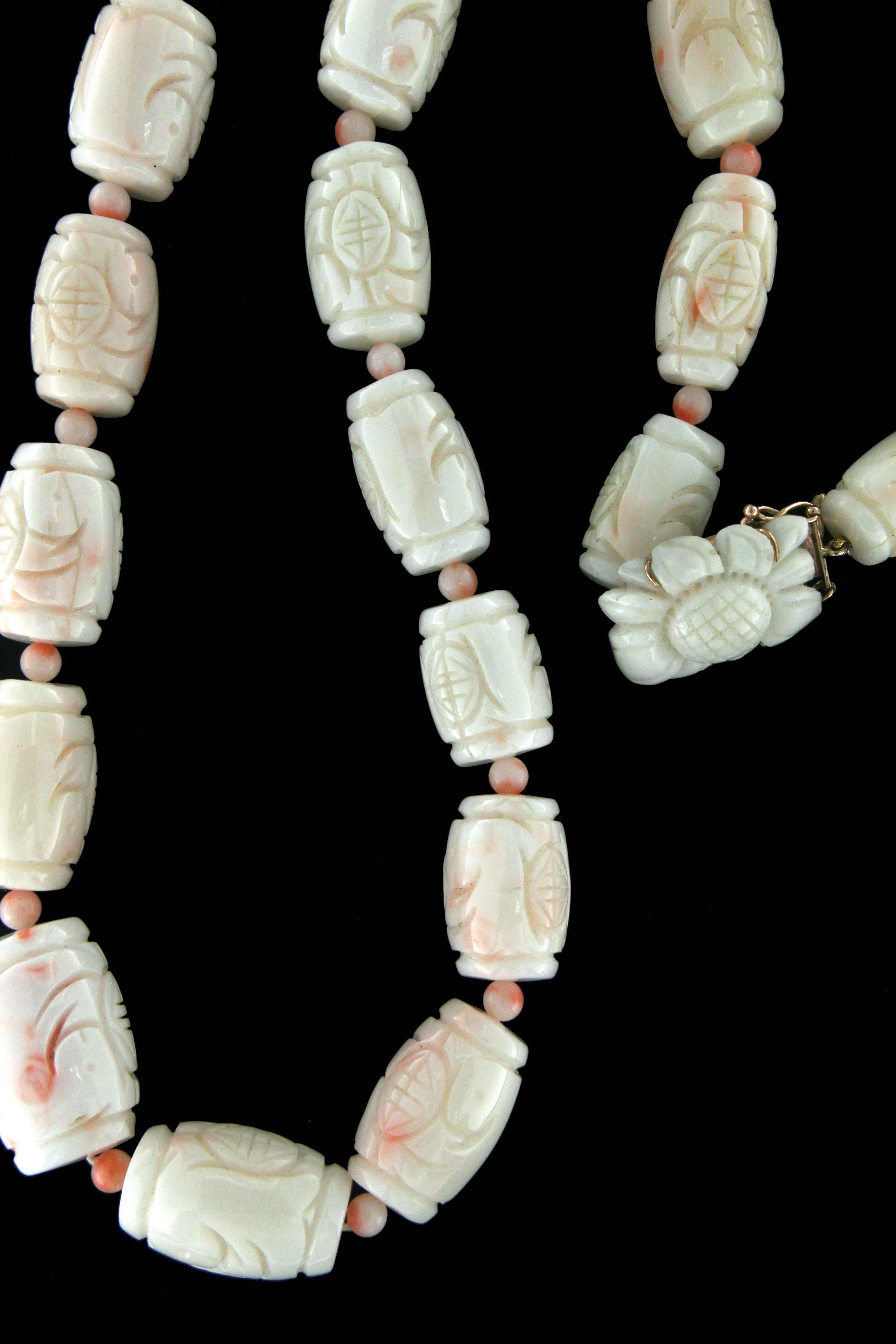 Collier artisanal en corail rose et or jaune 9 carats avec fermoir à chaîne en forme de corde Neuf - En vente à Marcianise, IT