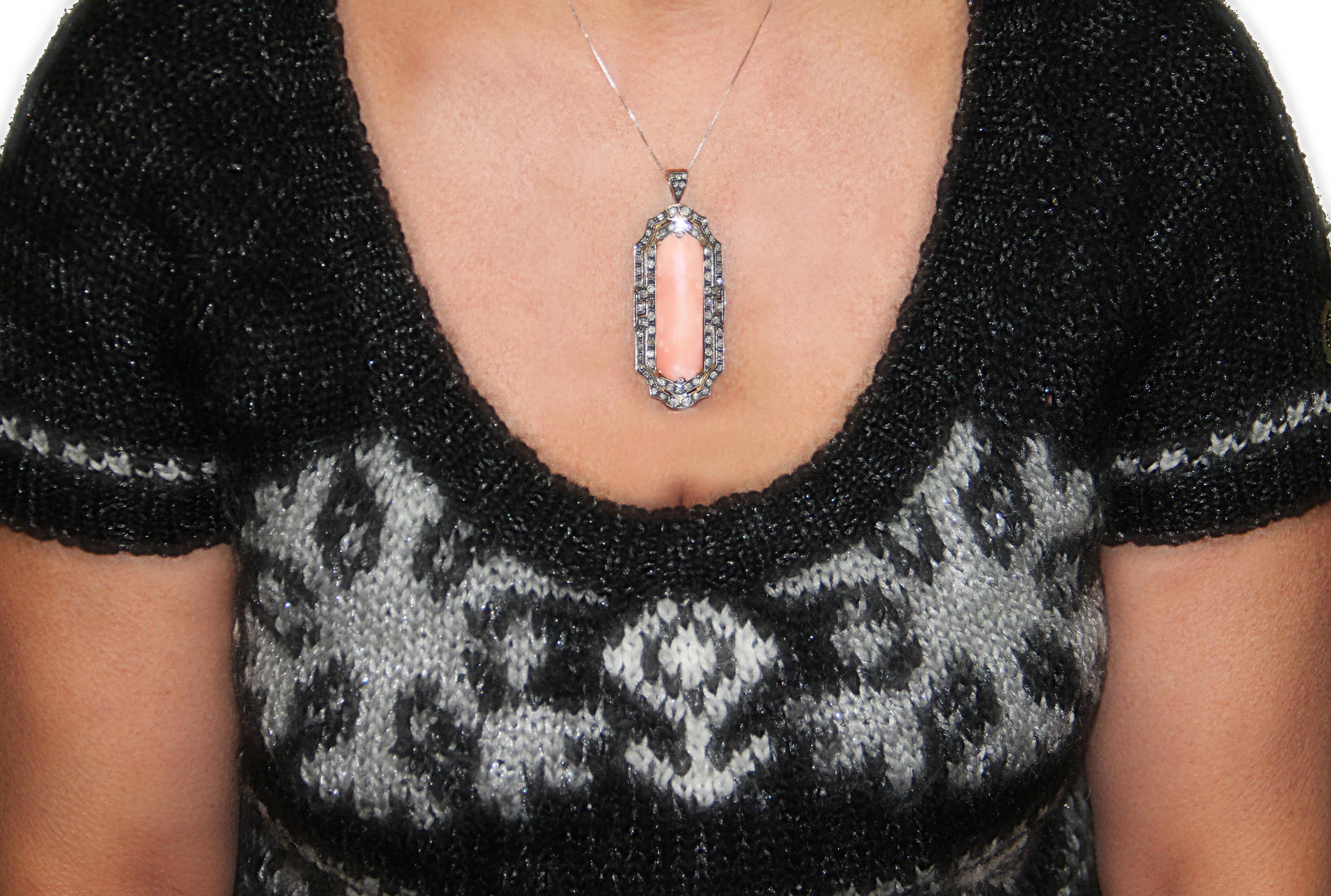 Handcraft Pink Opal 14 Karat Yellow Gold Diamonds Pendant Necklace In New Condition For Sale In Marcianise, IT