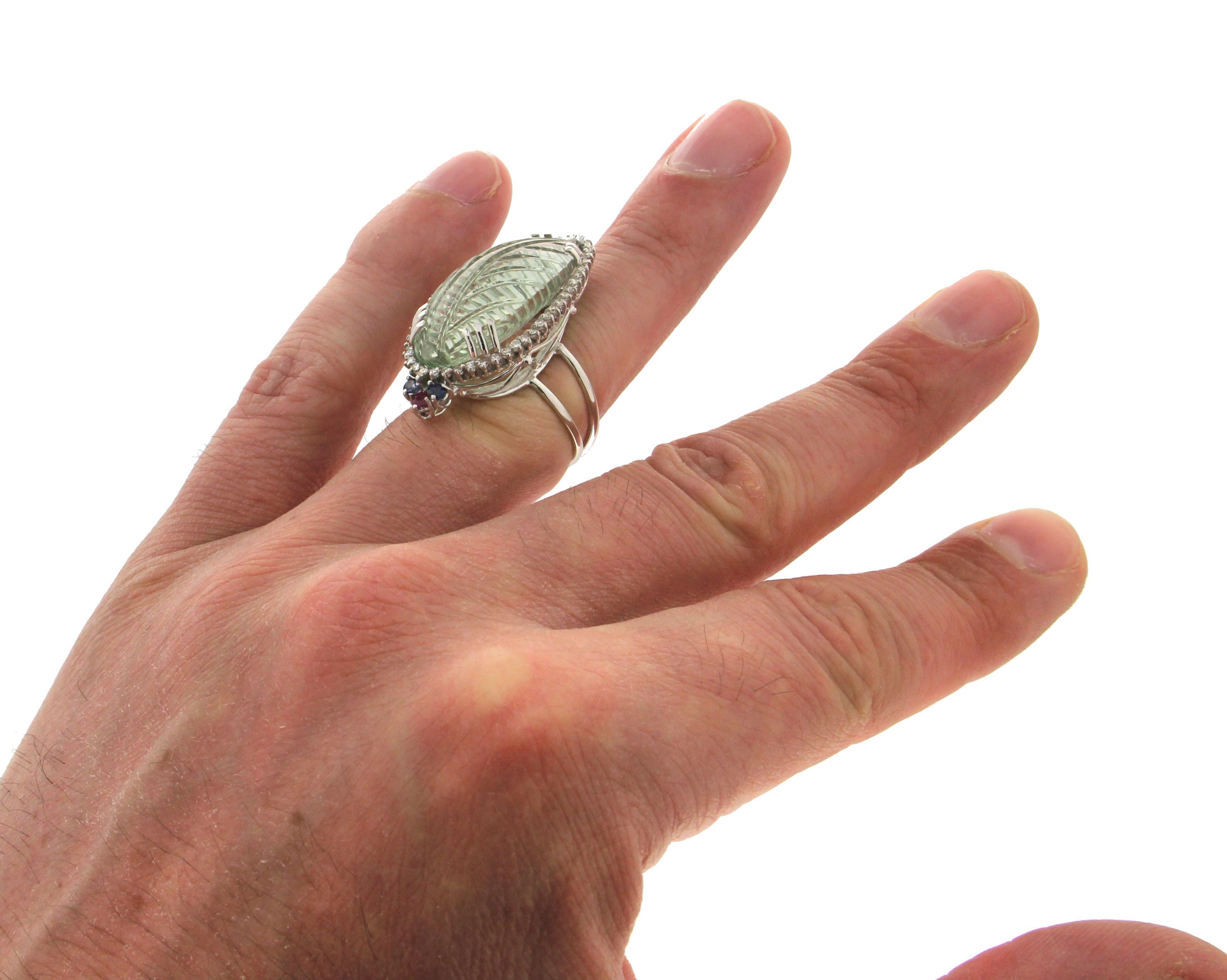 Anello da cocktail con prasiolite in oro bianco 18 carati, diamanti, rubini e zaffiri in vendita 3