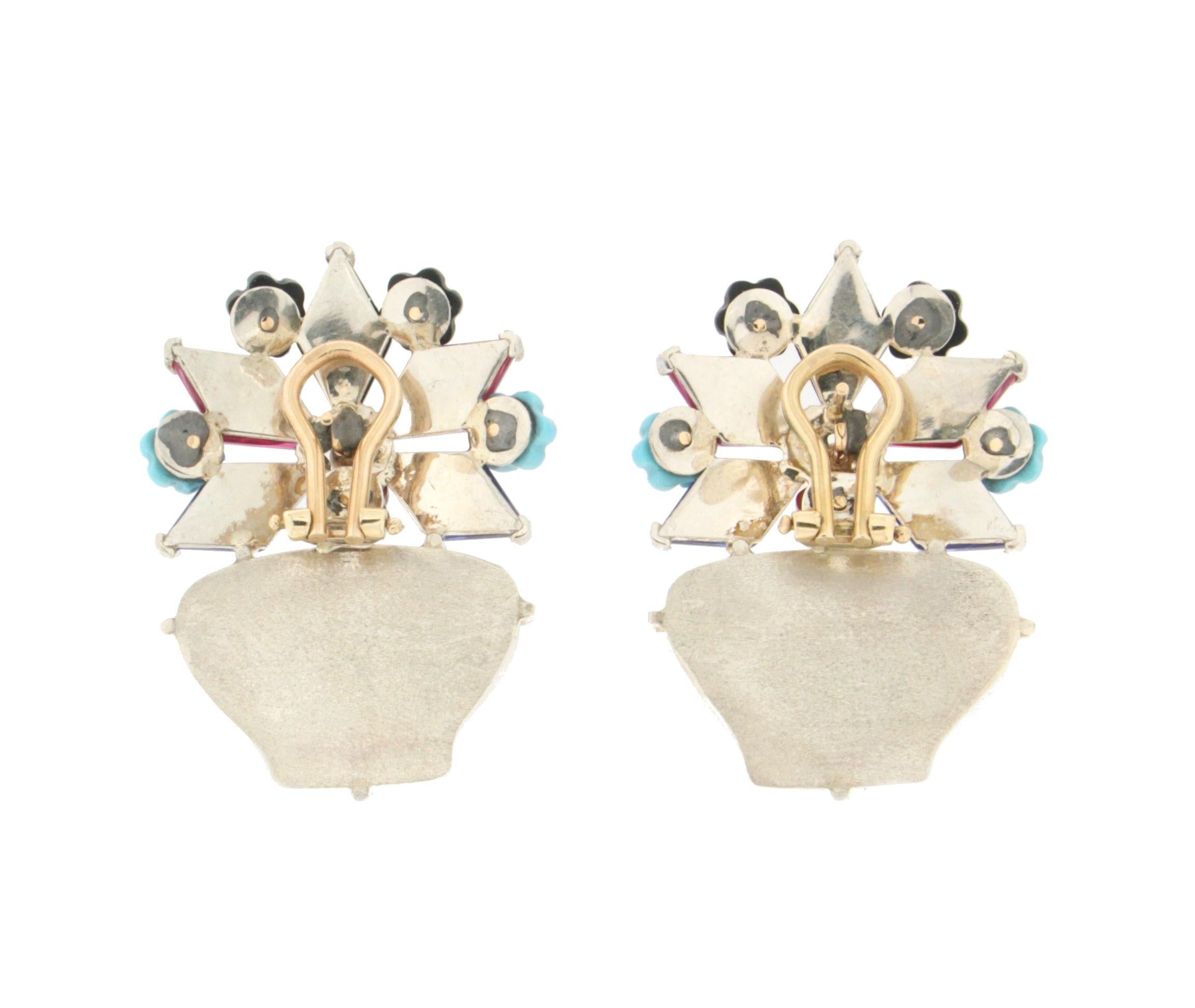 Taille mixte Clous d'oreilles artisanaux en cristal de roche, or 14 carats, diamants, onyx et quartz en vente