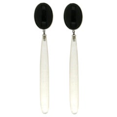 Handcraft Rock Crystal 18 Karat White Gold Onyx Drop Earrings