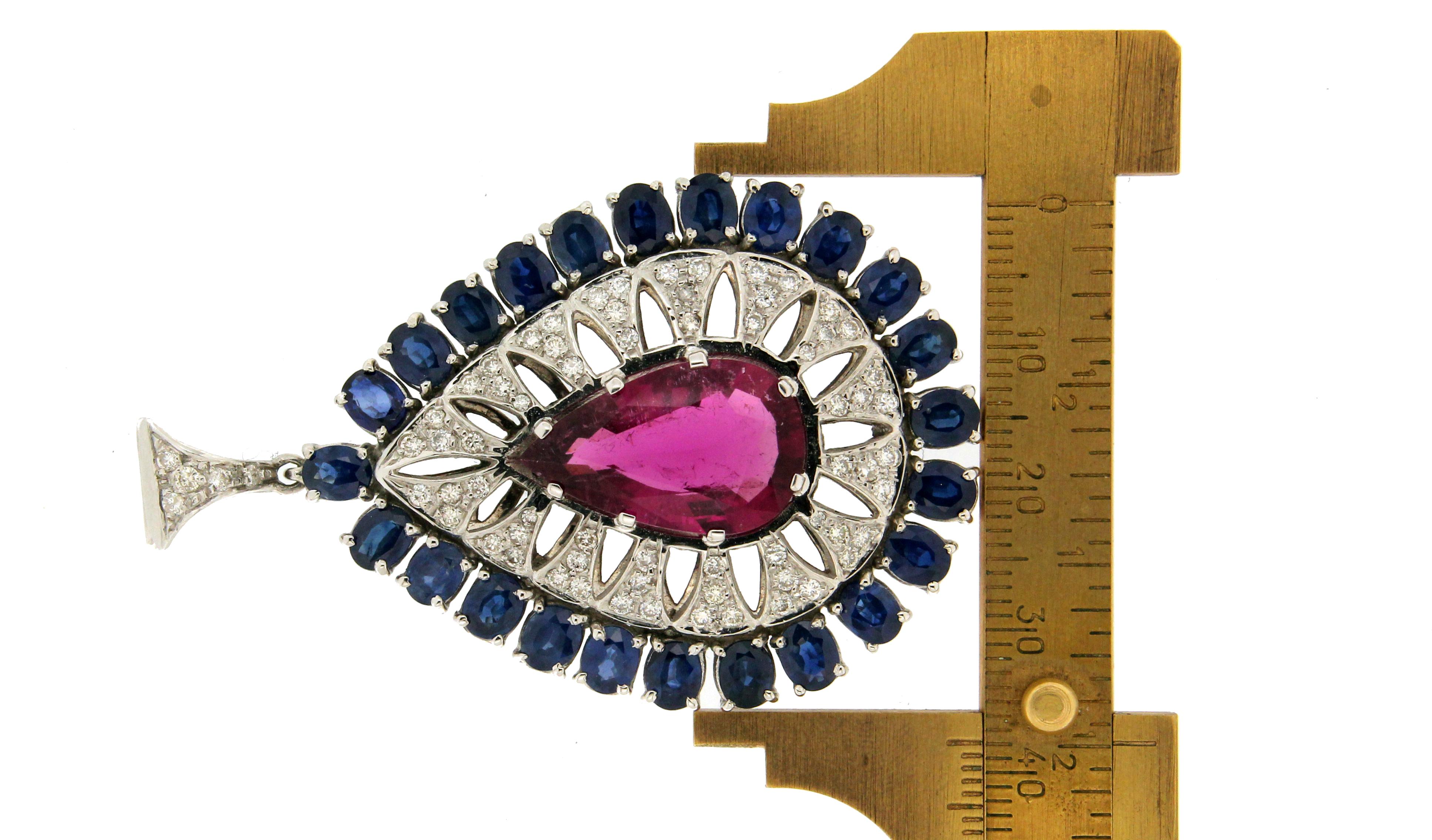 Collana artigianale con ciondolo in rubelite in oro bianco 18 carati con diamanti e zaffiri in vendita 4