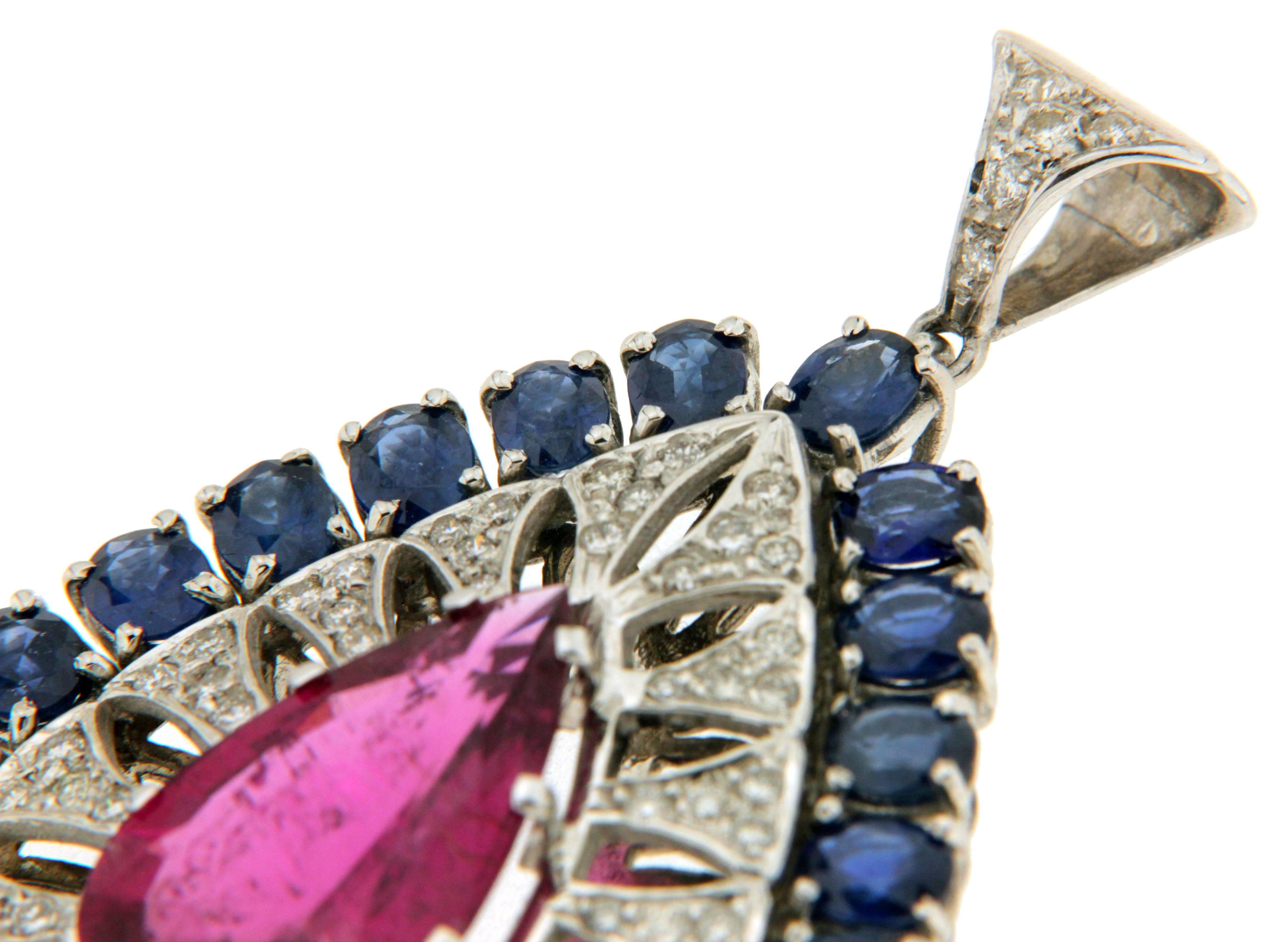Taglio misto Collana artigianale con ciondolo in rubelite in oro bianco 18 carati con diamanti e zaffiri in vendita