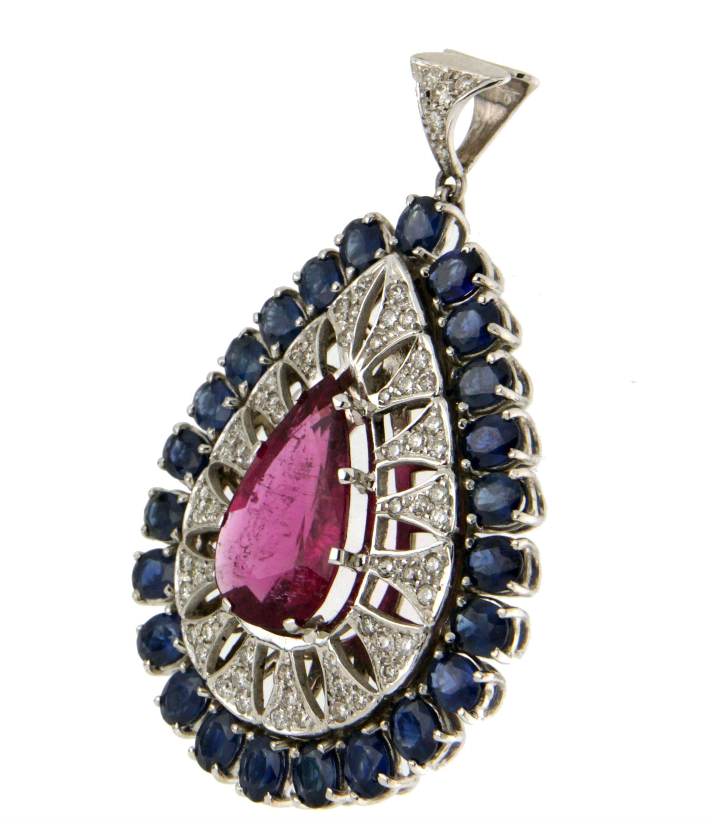 Collana artigianale con ciondolo in rubelite in oro bianco 18 carati con diamanti e zaffiri in vendita 1