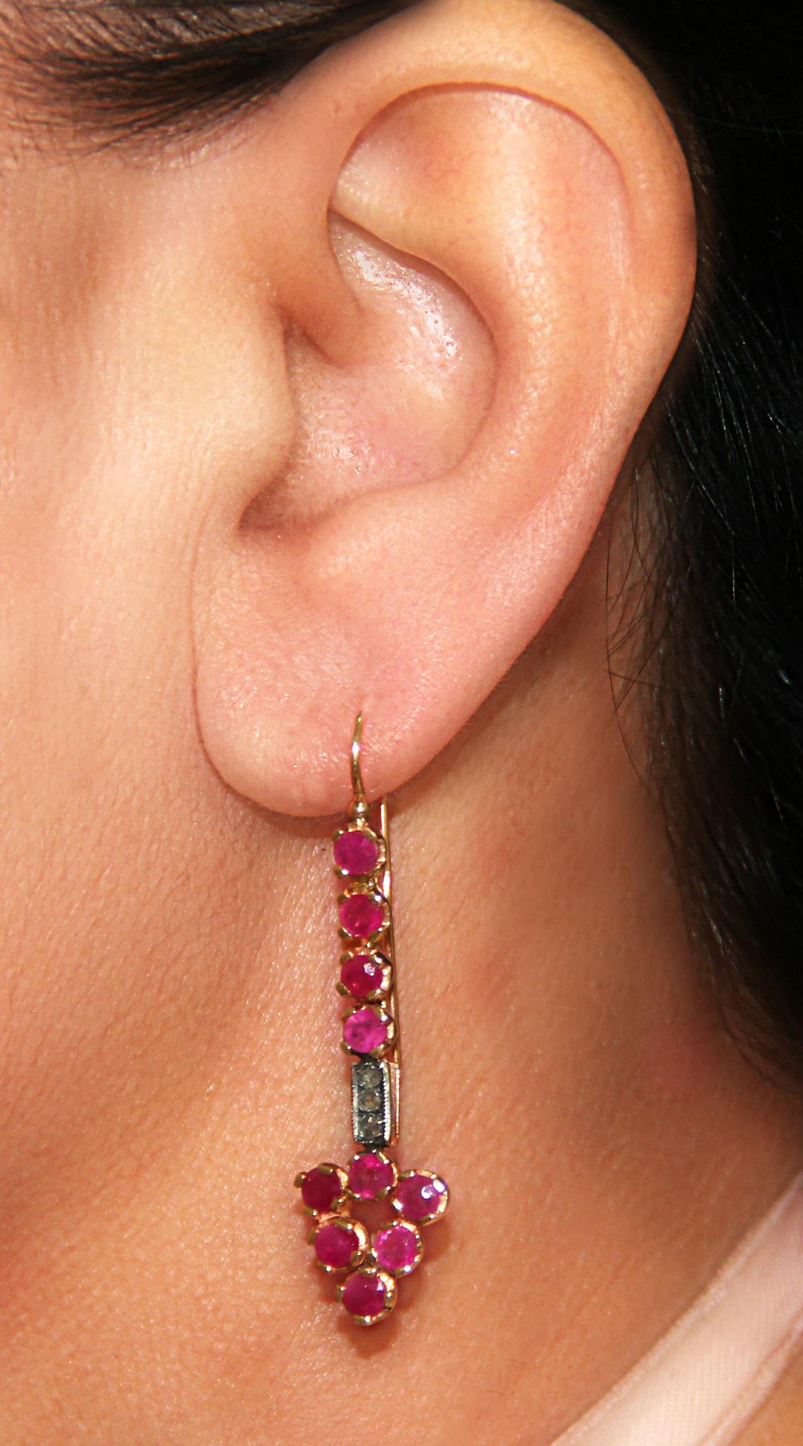 Pendientes artesanales de oro amarillo de 14 quilates con rubíes y diamantes de plata en venta 2