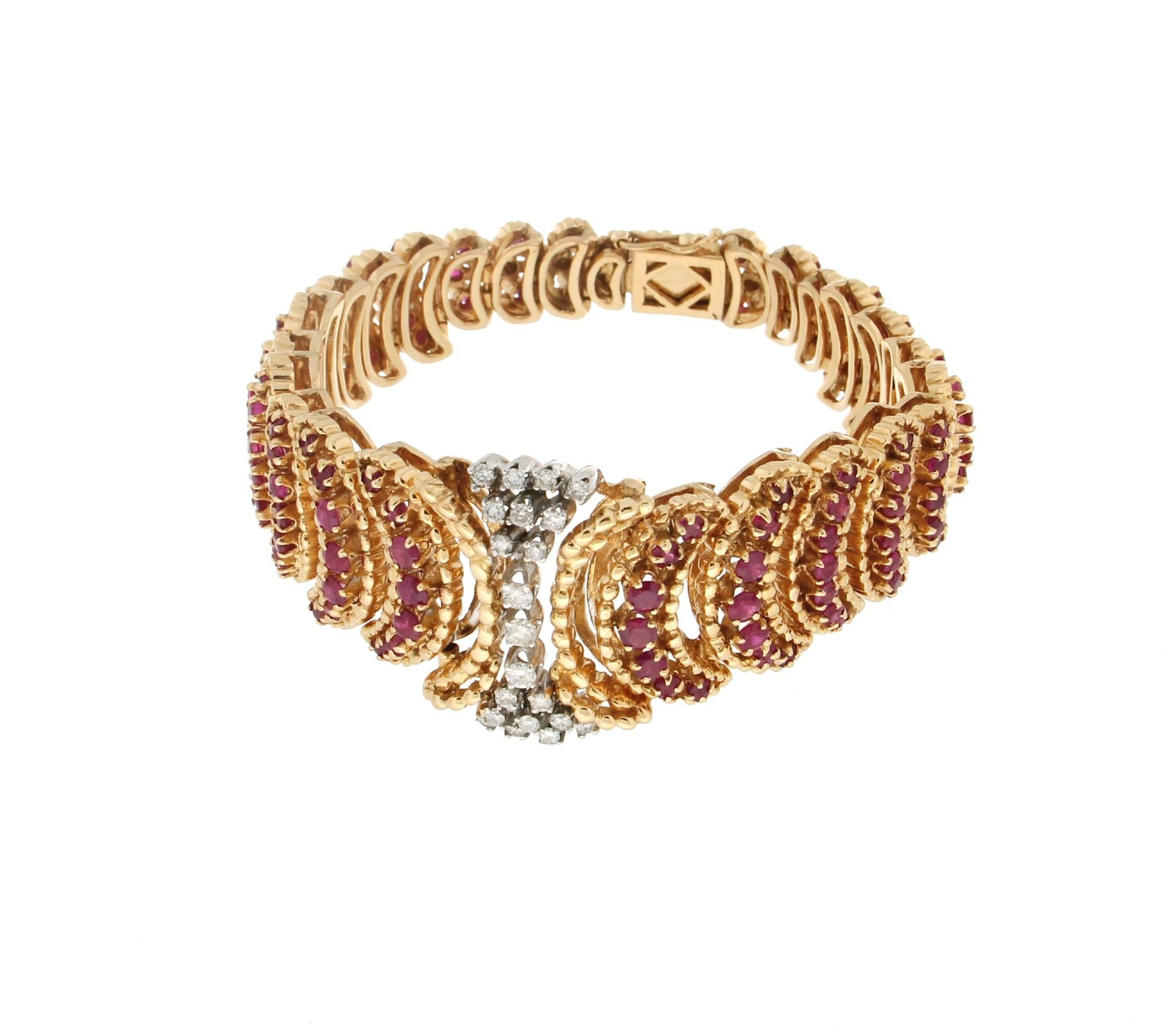 Handcraft Rubies 14 Karat Yellow Gold Diamonds Cuff Bracelet In New Condition For Sale In Marcianise, IT