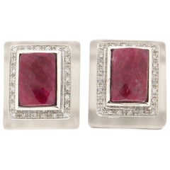 Pendientes de clip de oro blanco de 18 quilates con diamantes y rubíes artesanales