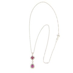 Collana con ciondolo in oro bianco 18 carati con diamanti, realizzata a mano.