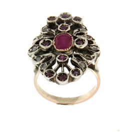 Anello da cocktail artigianale con rubino e diamanti in oro giallo 14 carati