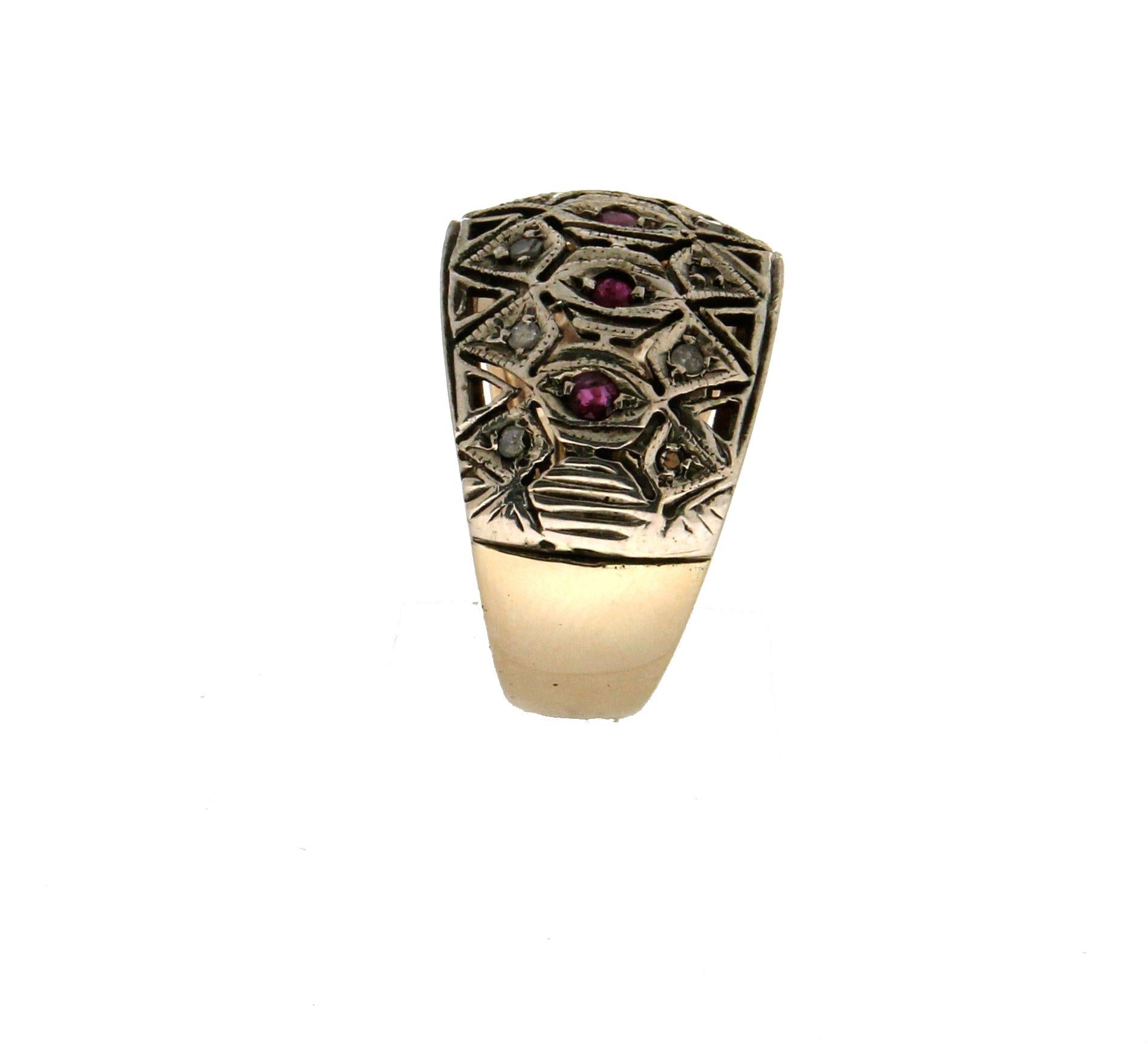 Handcraft Ruby 14 Karat Yellow Gold Diamonds Cocktail Ring In New Condition For Sale In Marcianise, IT