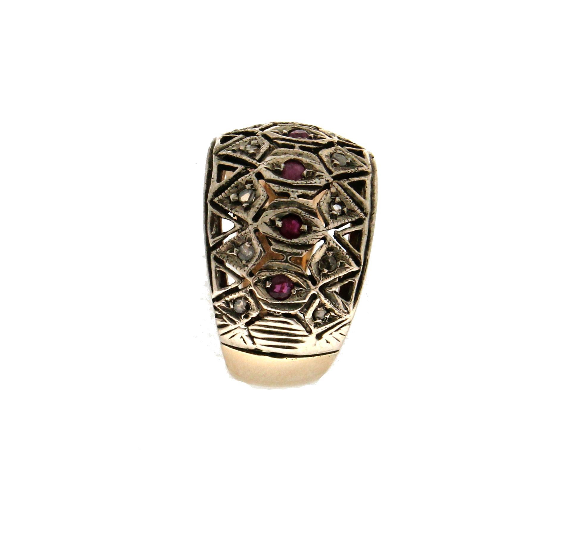 Handcraft Ruby 14 Karat Yellow Gold Diamonds Cocktail Ring For Sale 1