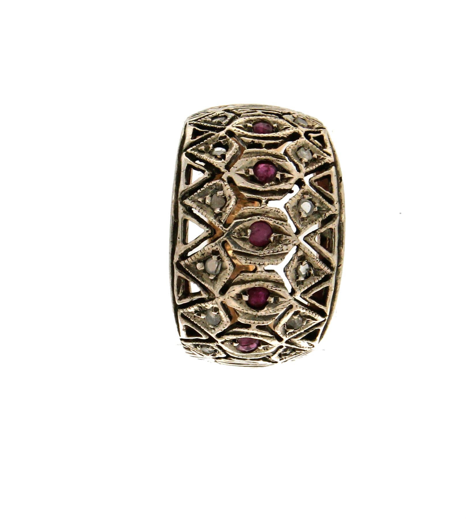 Handcraft Ruby 14 Karat Yellow Gold Diamonds Cocktail Ring For Sale 2