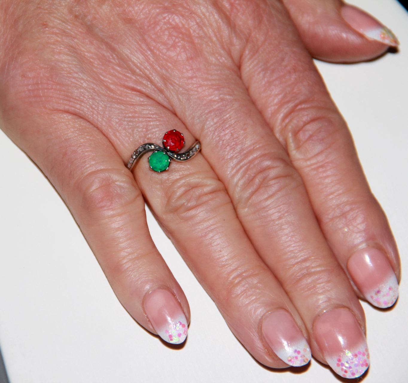 Handcraft Ruby 14 Karat Yellow Gold Diamonds Emerald Cocktail Ring For Sale 4