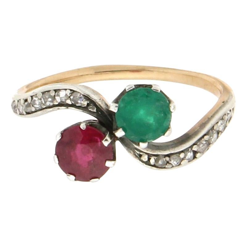 Handcraft Ruby 14 Karat Yellow Gold Diamonds Emerald Cocktail Ring For Sale