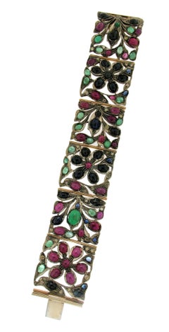 Bracelet manchette artisanal en or jaune 14 carats avec rubis, émeraudes, saphirs et diamants