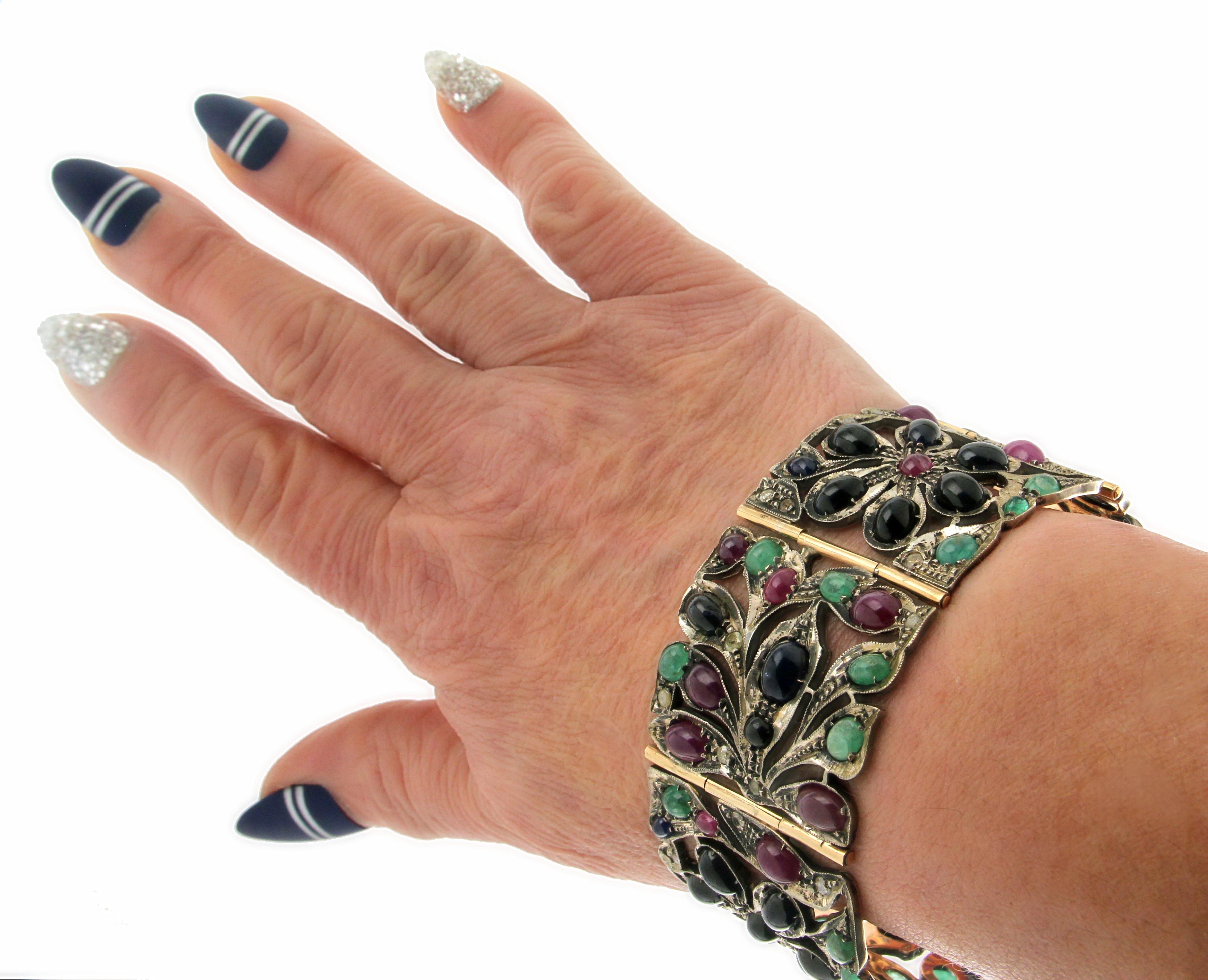 Pulsera Brazalete Artesanal Rubí Oro Amarillo 14 Kilates Esmeraldas Zafiros Diamantes en Nuevo estado para la venta en Marcianise, IT
