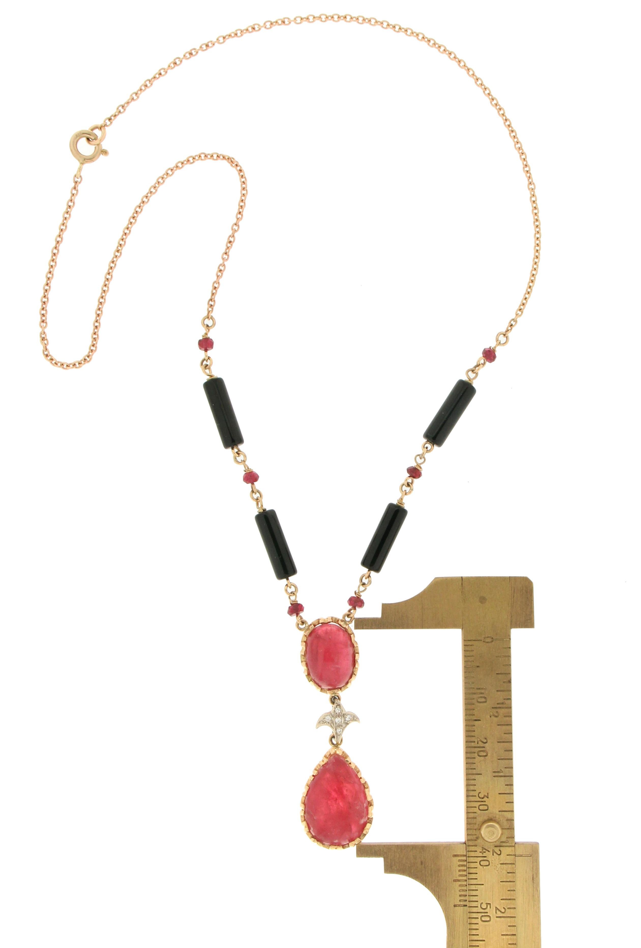 Handcraft Ruby 14 Karat Yellow Gold Onyx Barrels Diamonds Pendant Necklace In New Condition For Sale In Marcianise, IT
