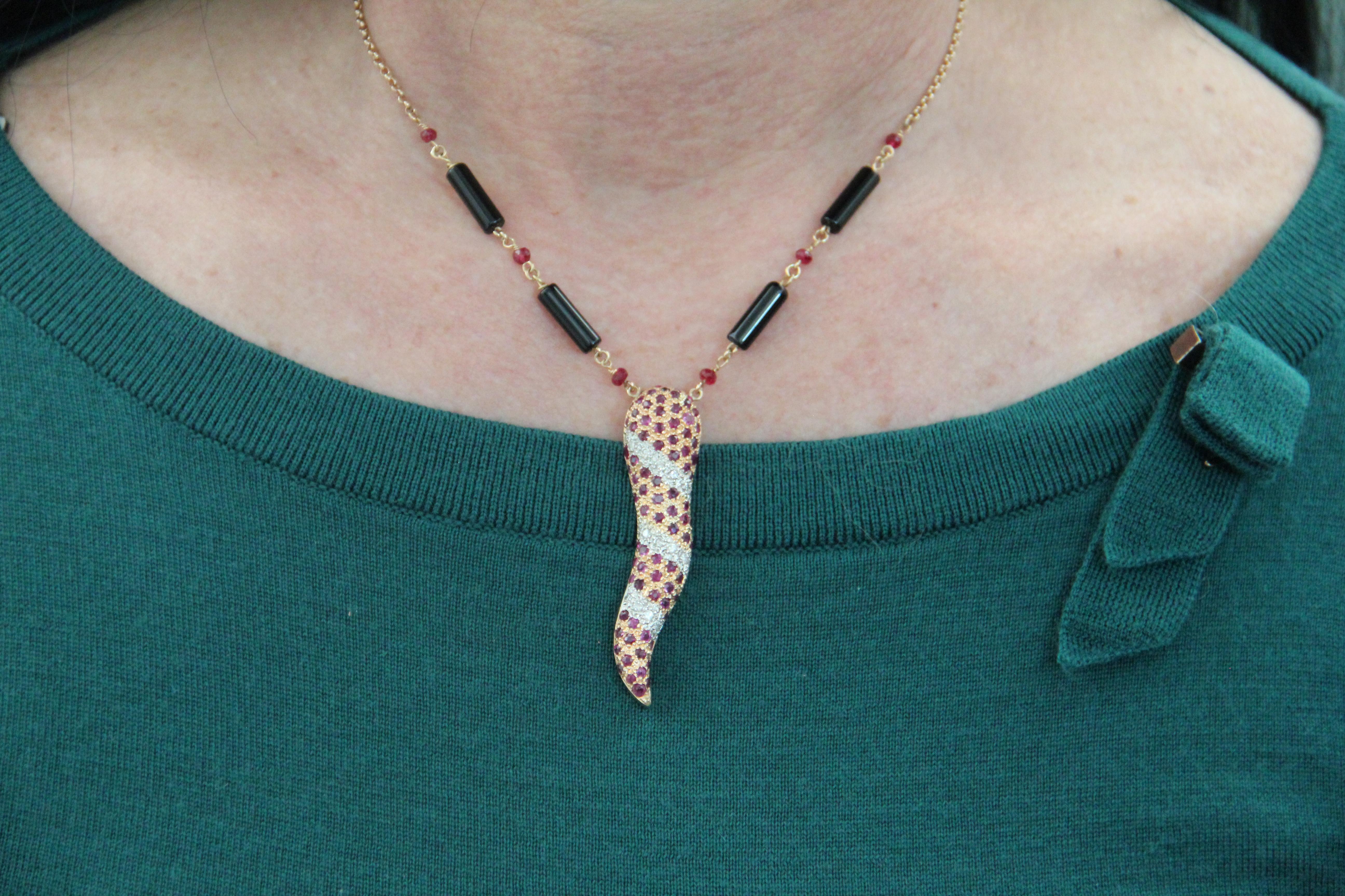 Halskette mit Onyx-Anhänger, Rubin 18 Karat Gold Diamanten, handgefertigt für Damen oder Herren im Angebot