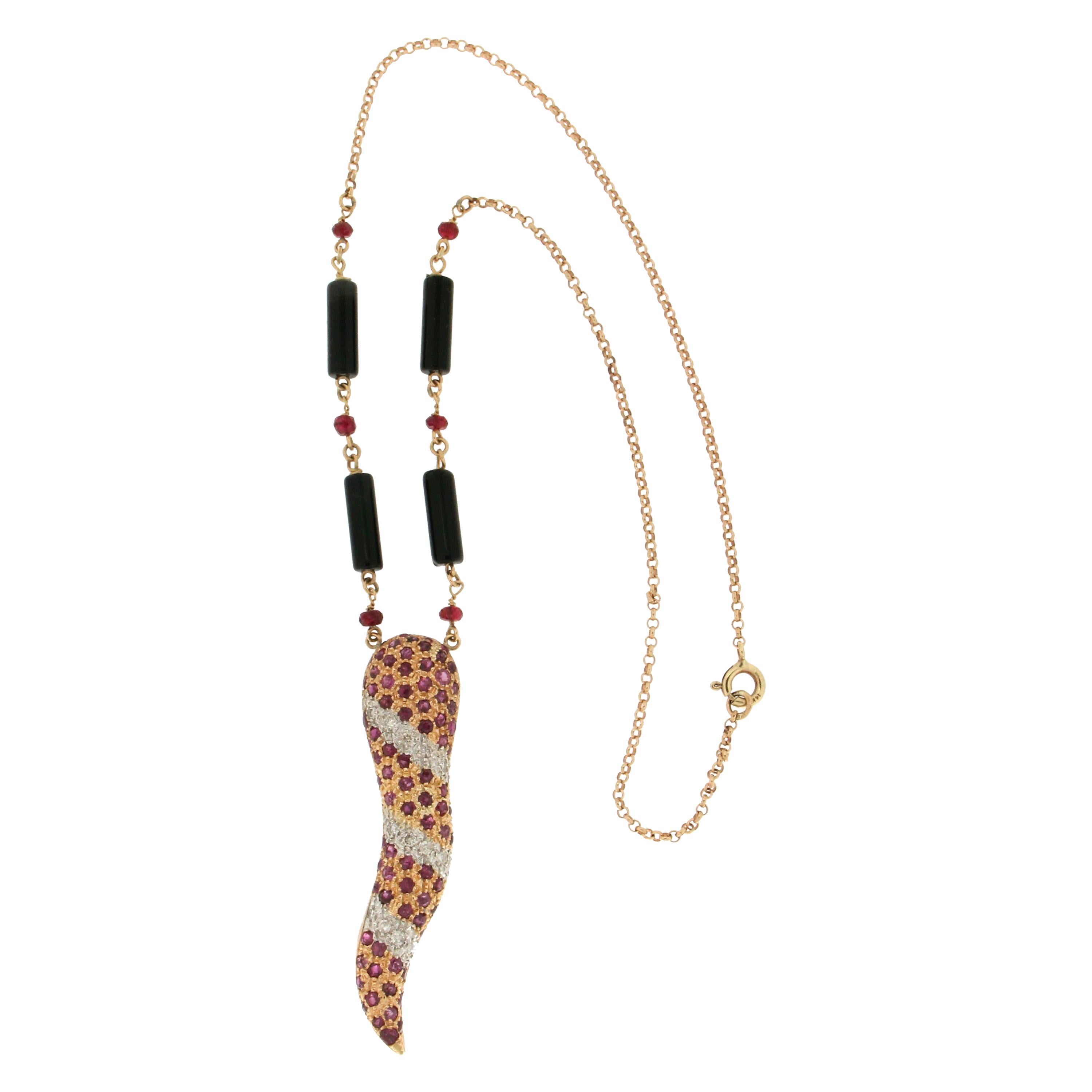 Halskette mit Onyx-Anhänger, Rubin 18 Karat Gold Diamanten, handgefertigt
