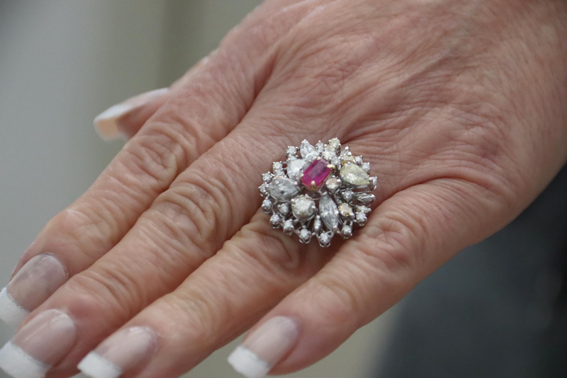 Handcraft Ruby 18 Karat White Gold Diamonds Cocktail Ring For Sale 4
