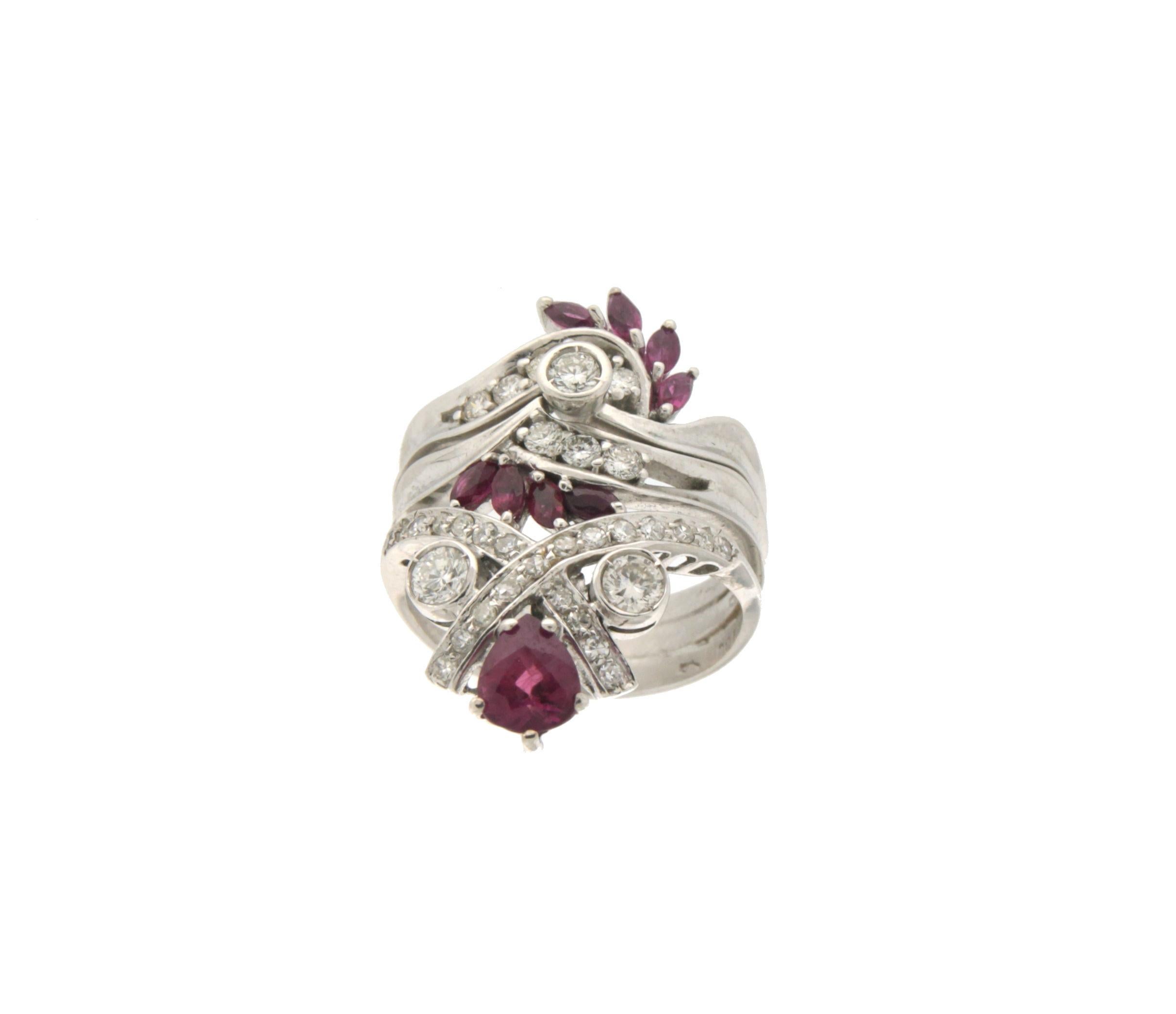 Taille mixte Bague cocktail artisanale en or blanc 18 carats avec rubis et diamants