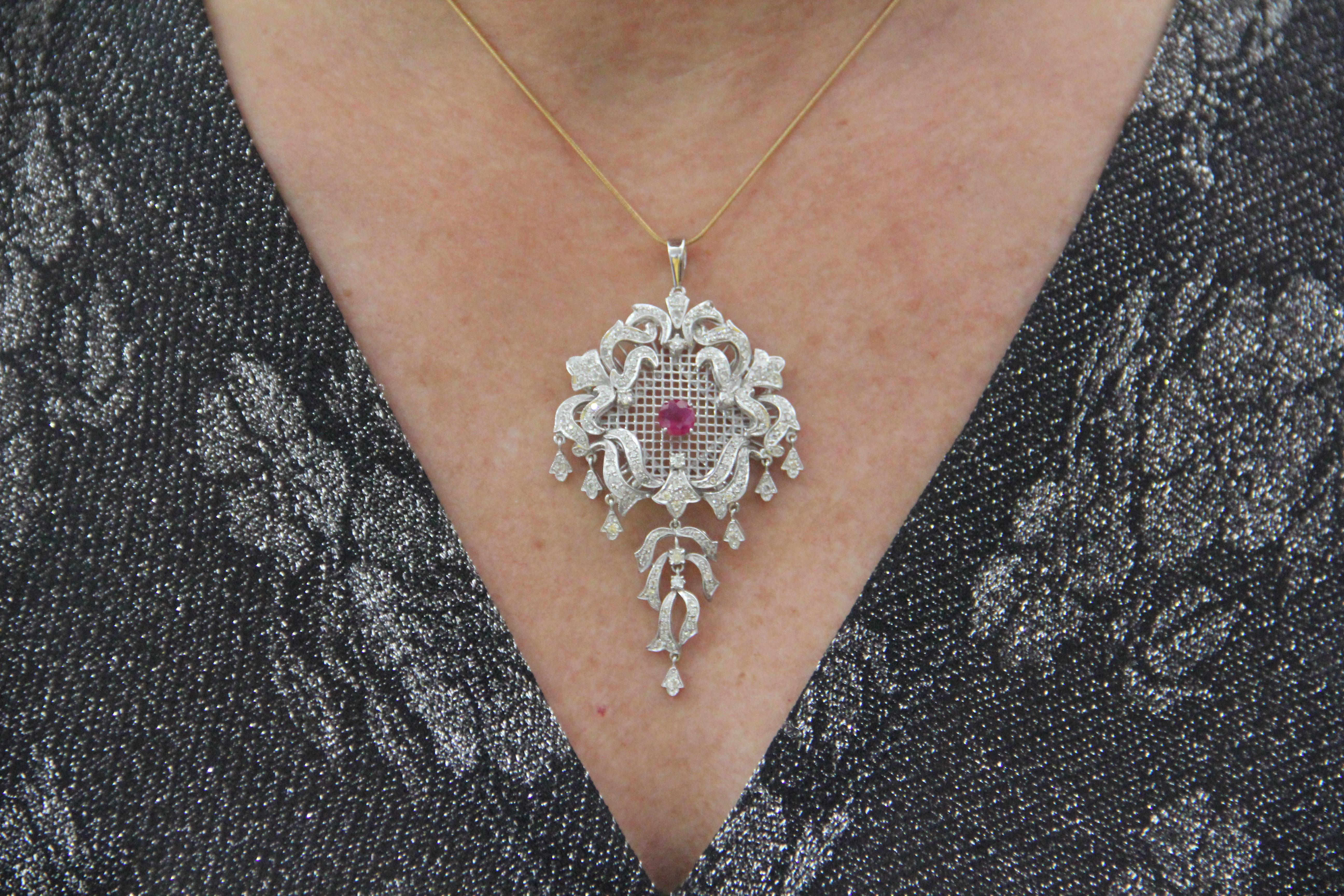 Collar Colgante Artesanal Rubí 18 Kilates Oro Blanco Diamantes en Nuevo estado para la venta en Marcianise, IT